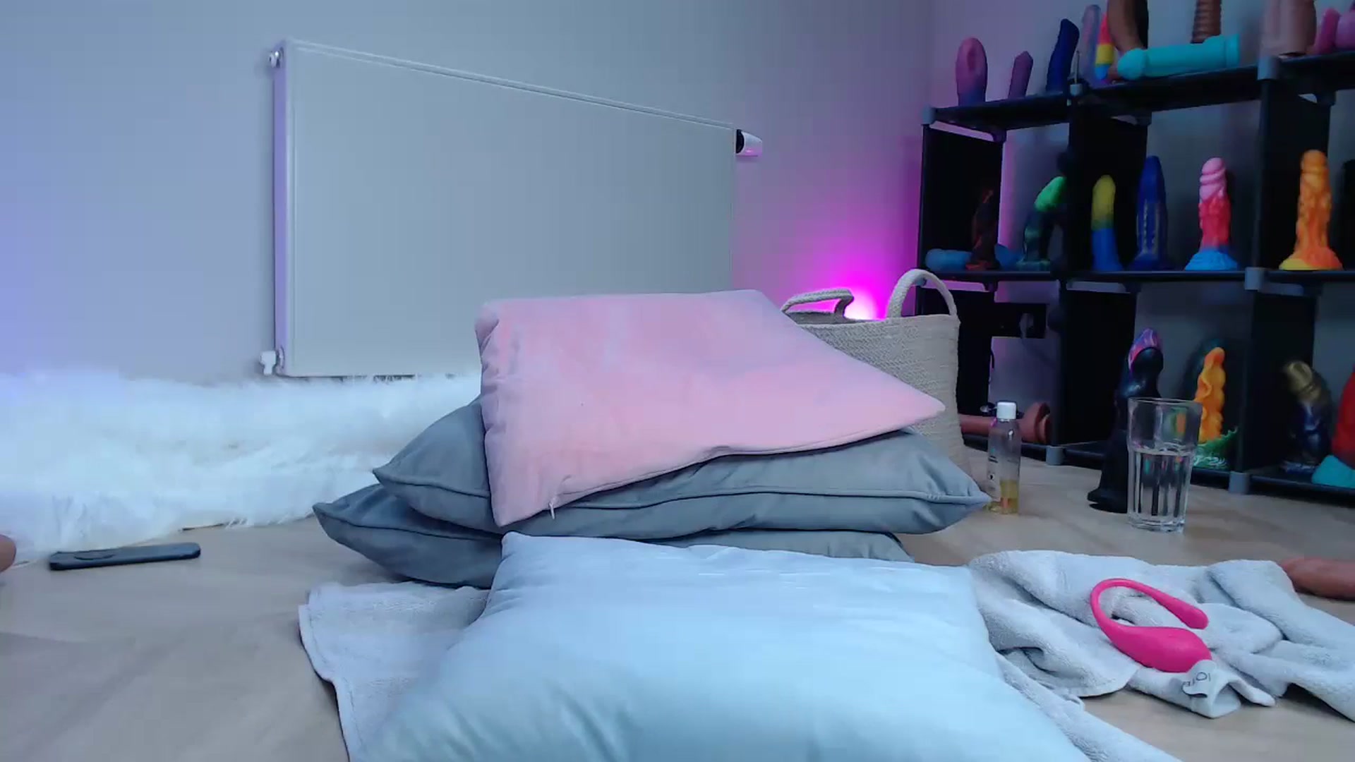 Gallery image thumbnail from Haylee_Love's myfreecams stream on, 08/09/2023, 15:40 image 15 of 20