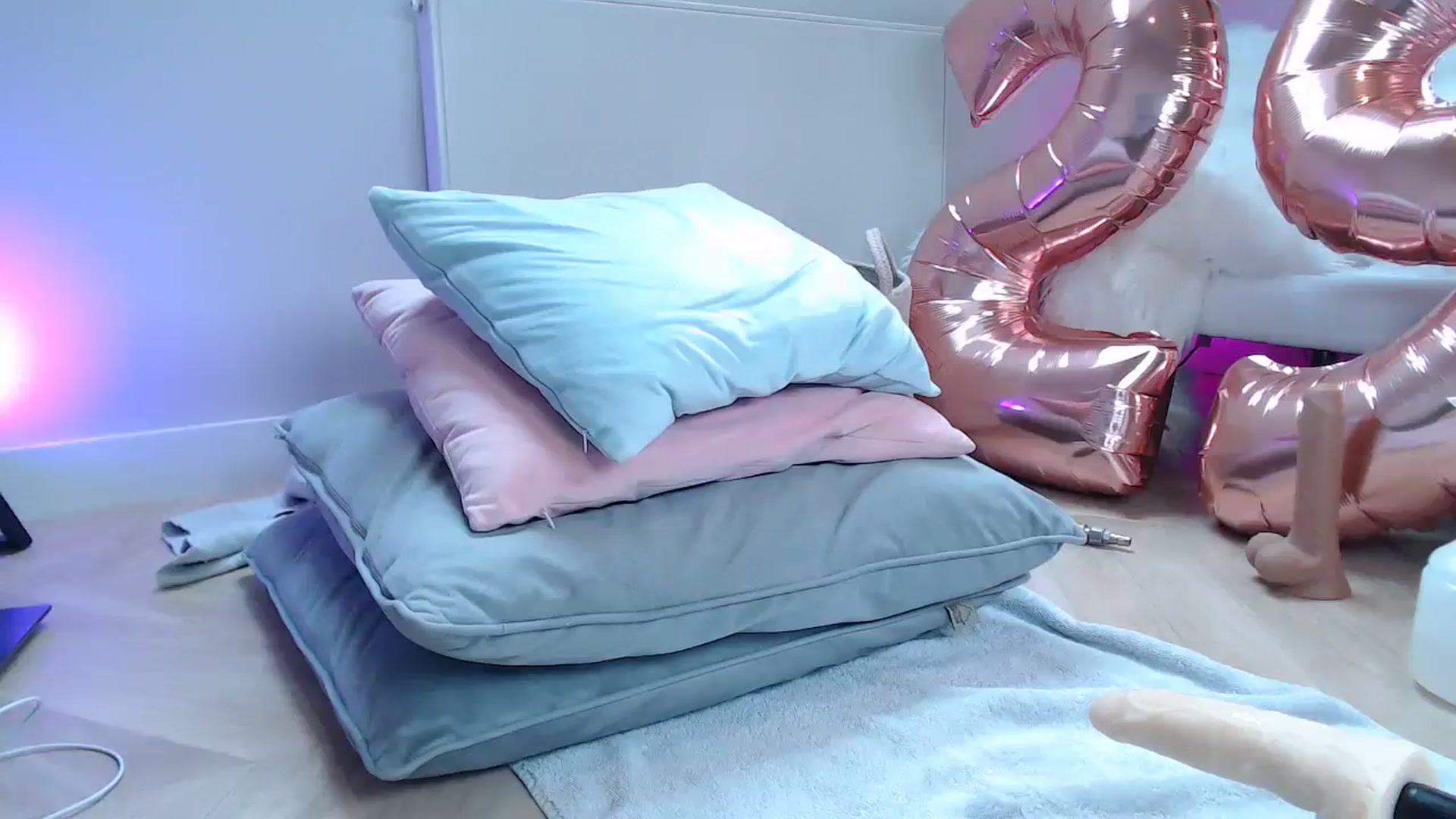 Gallery image thumbnail from Haylee_Love's myfreecams stream on, 08/18/2023, 10:33 image 20 of 20