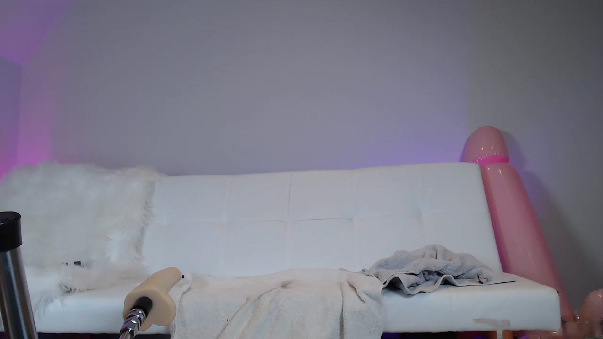 Gallery image thumbnail from Haylee_Love's myfreecams stream on, 09/18/2023, 19:20 image 20 of 20