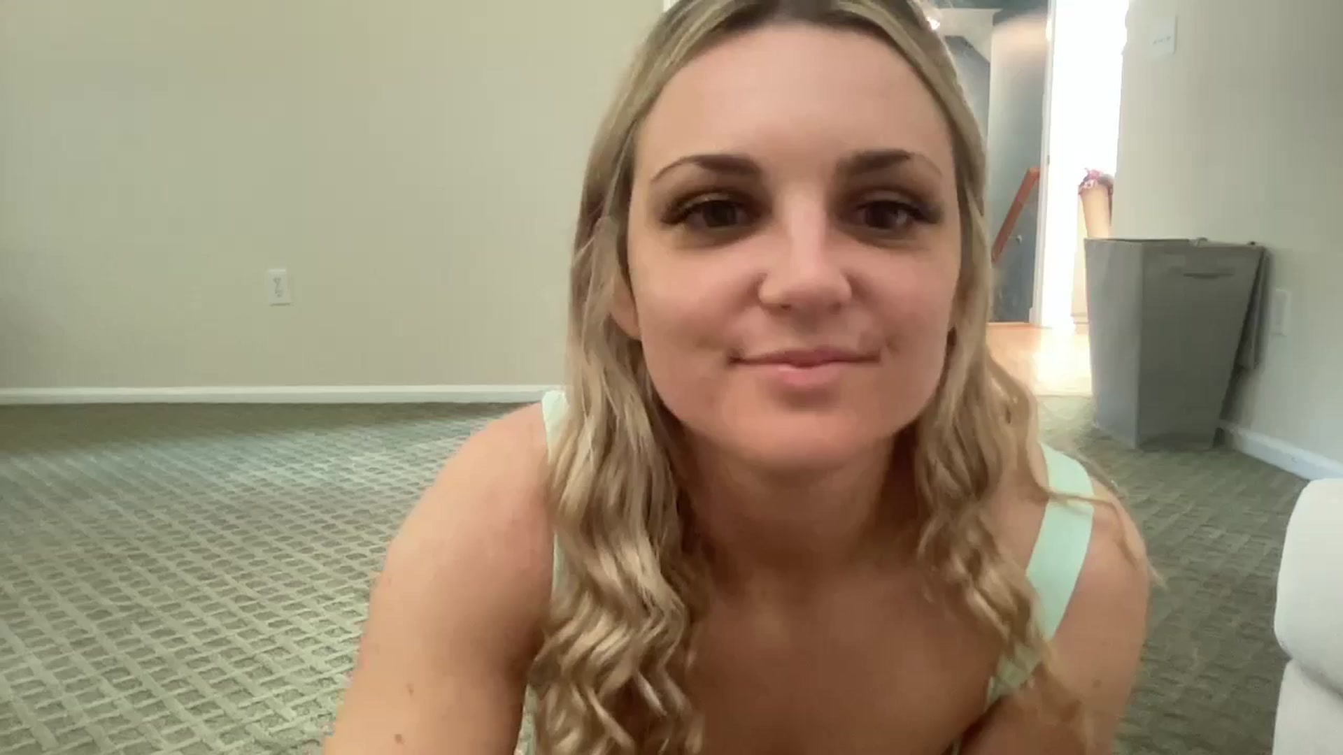Gallery image thumbnail from Hayleebaby's myfreecams stream on, 11/06/2023, 19:07 image 1 of 20