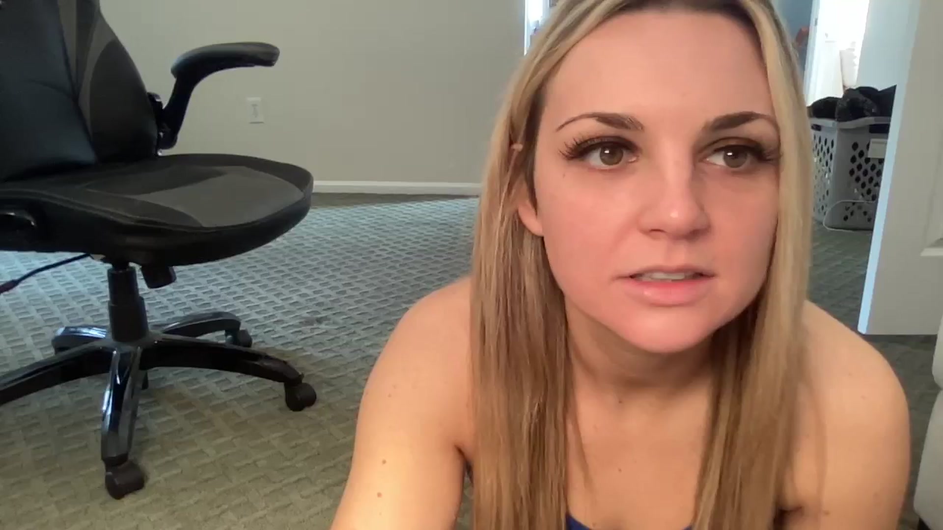 Gallery image thumbnail from Hayleebaby's myfreecams stream on, 11/15/2023, 17:09 image 2 of 20