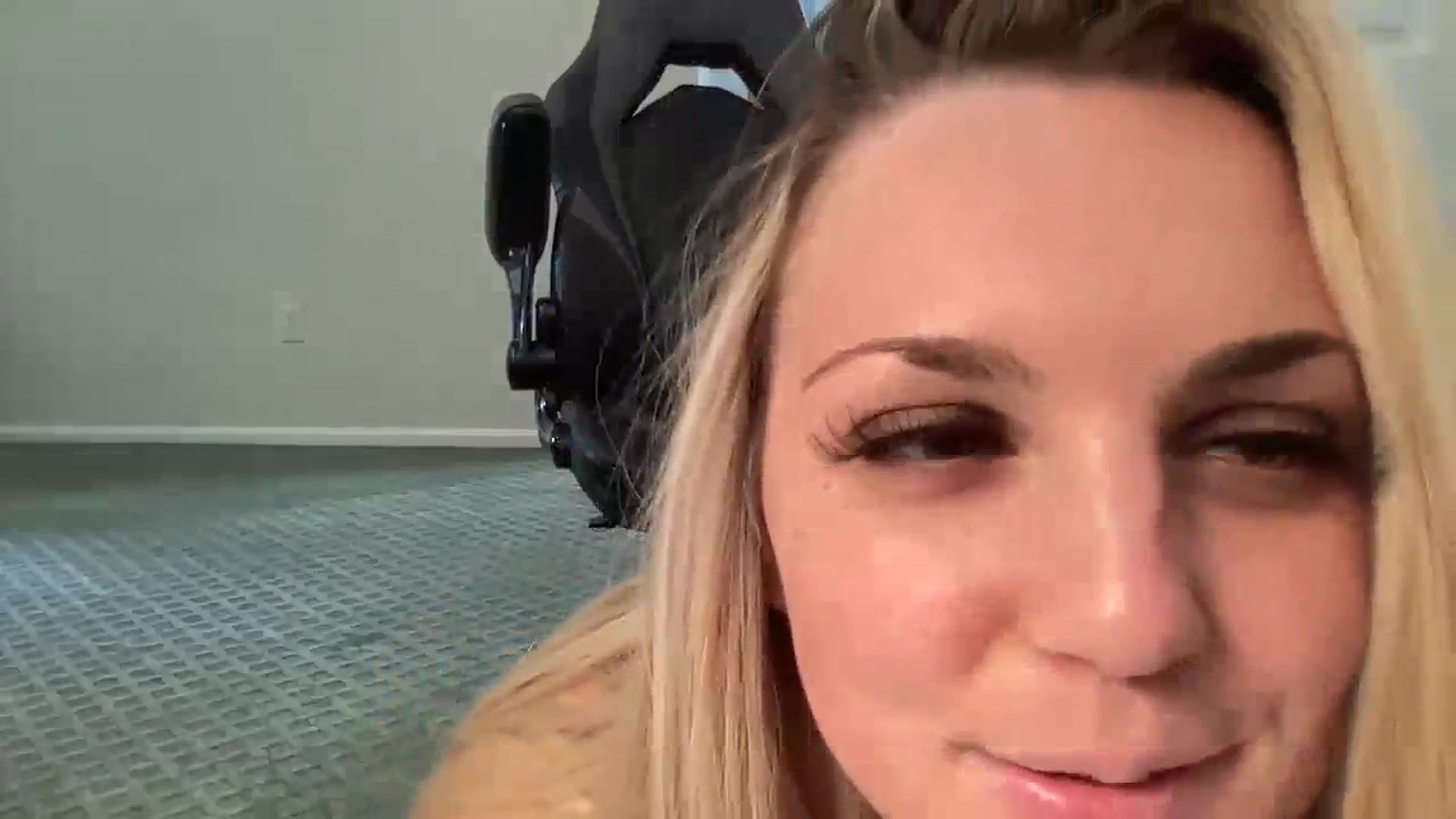 Gallery image thumbnail from Hayleebaby's myfreecams stream on, 11/15/2023, 19:40 image 20 of 20