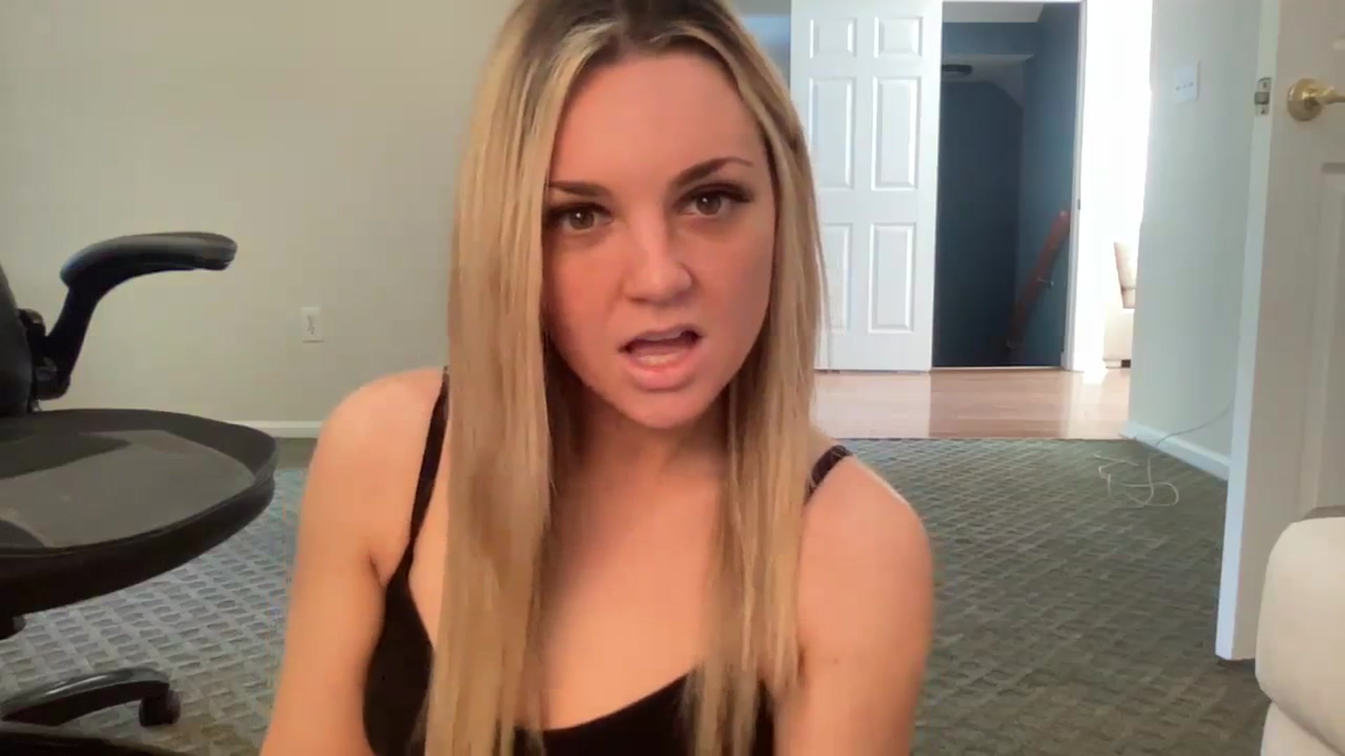 Gallery image thumbnail from Hayleebaby's myfreecams stream on, 11/16/2023, 17:19 image 3 of 20