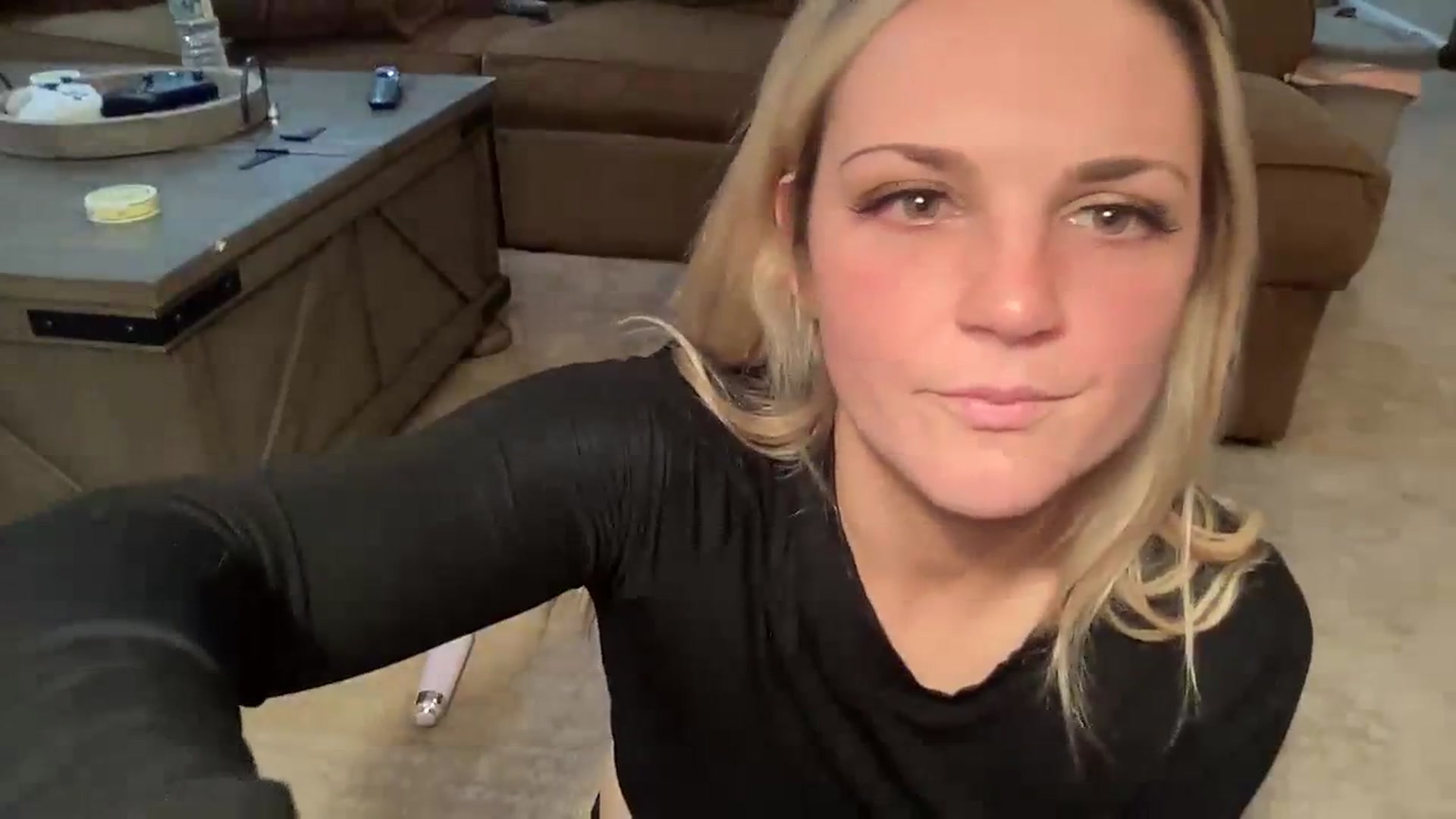 Gallery image thumbnail from Hayleebaby's myfreecams stream on, 11/19/2023, 06:59 image 7 of 20
