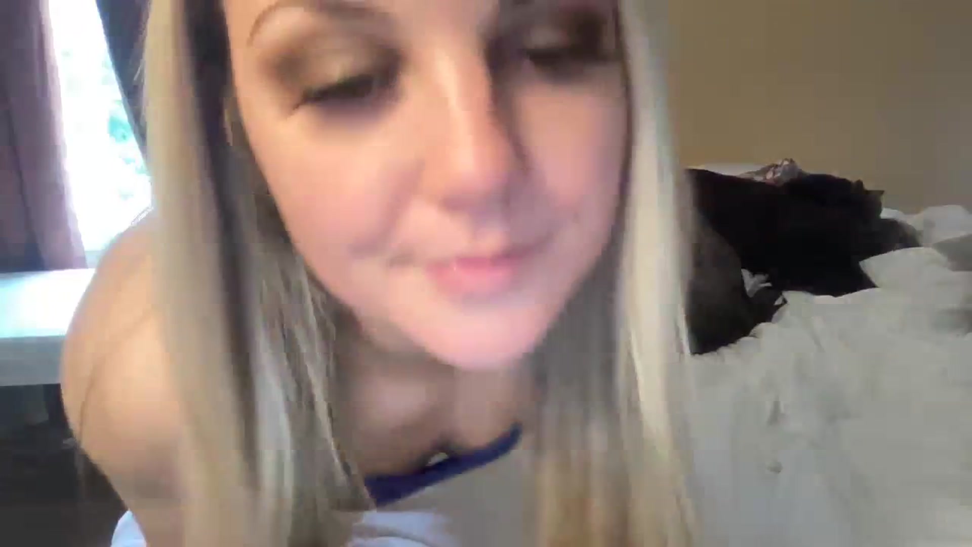 Gallery image thumbnail from Hayleebaby's myfreecams stream on, 12/19/2023, 17:48 image 19 of 20
