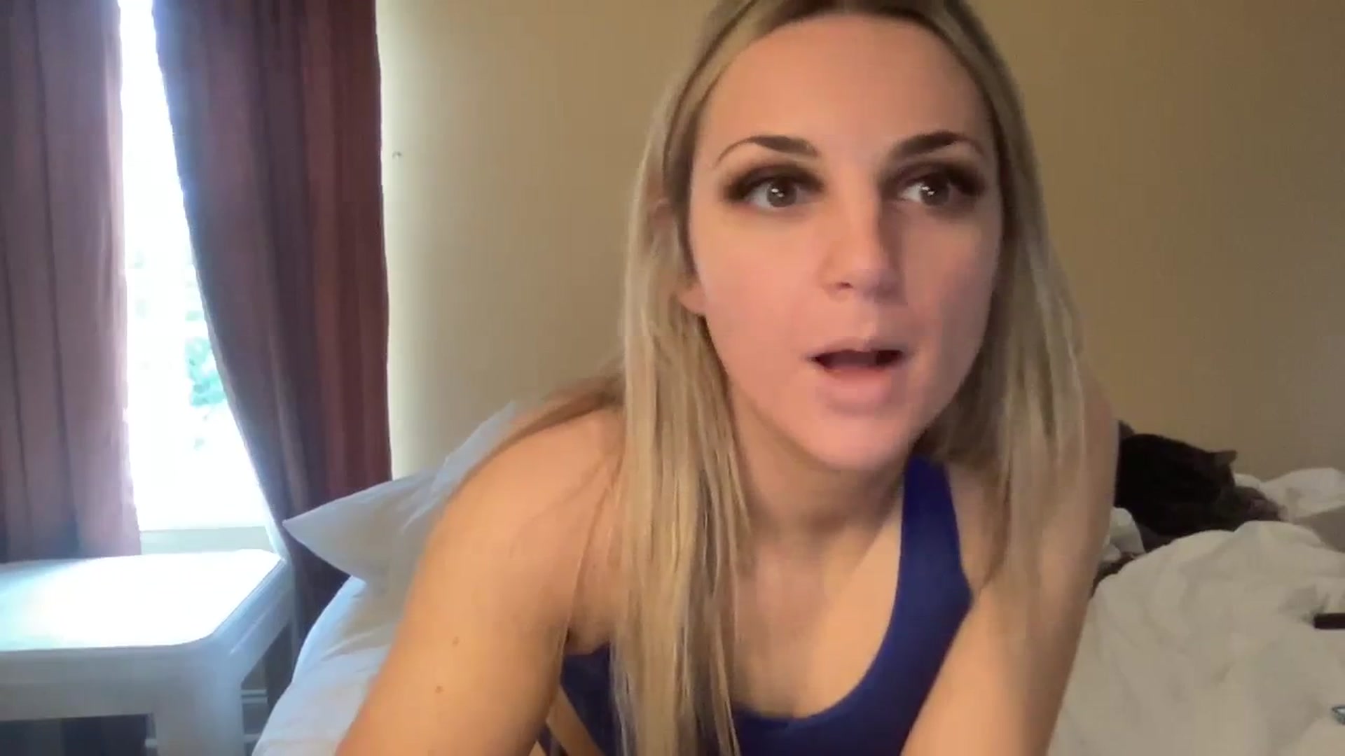 Gallery image thumbnail from Hayleebaby's myfreecams stream on, 12/19/2023, 18:22 image 14 of 20