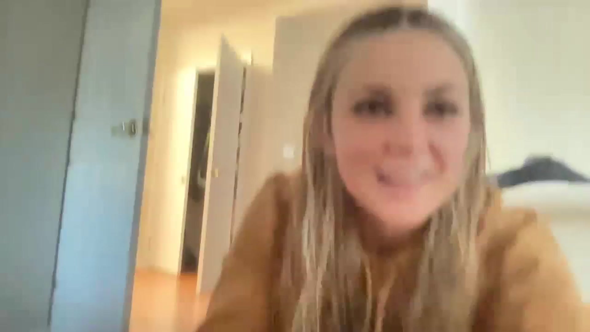 Gallery image thumbnail from Hayleebaby's myfreecams stream on, 12/21/2023, 20:25 image 19 of 20