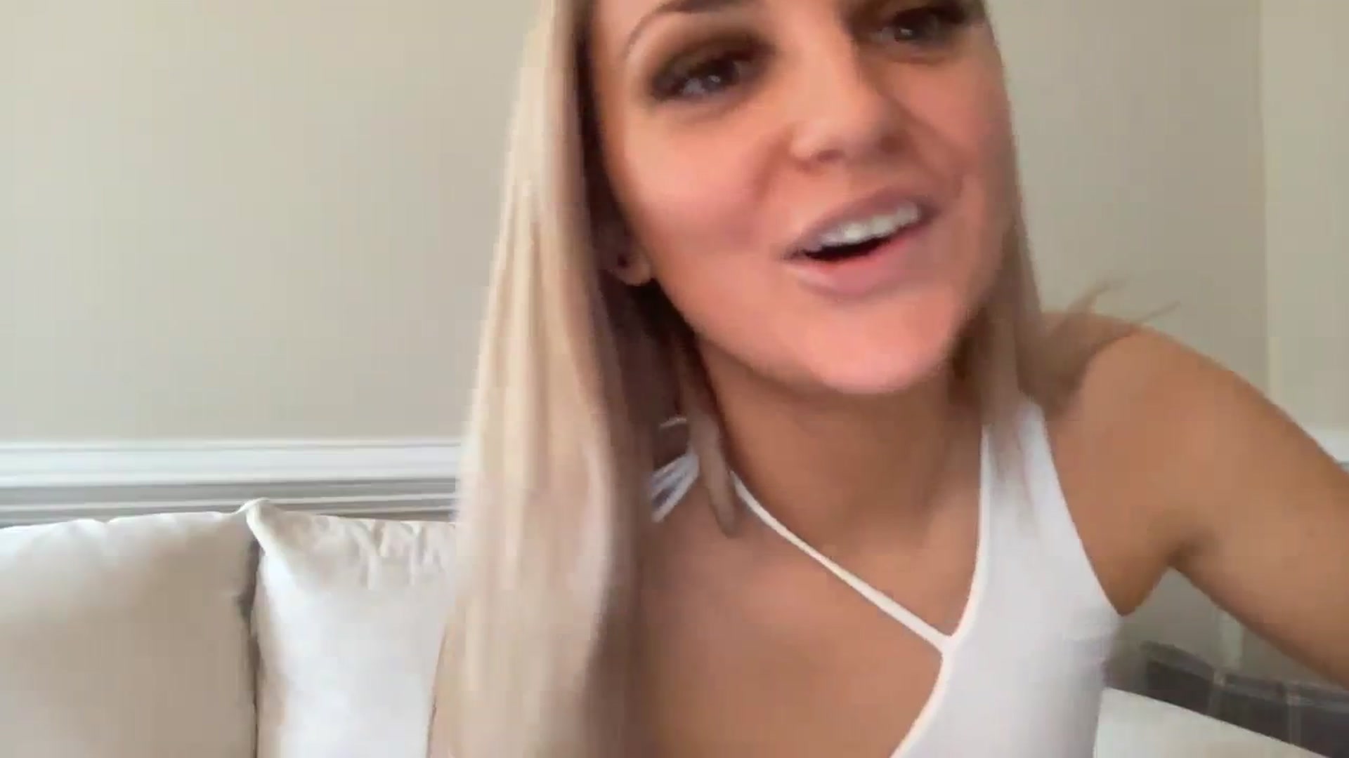 Gallery image thumbnail from Hayleebaby's myfreecams stream on, 12/27/2023, 17:11 image 7 of 20
