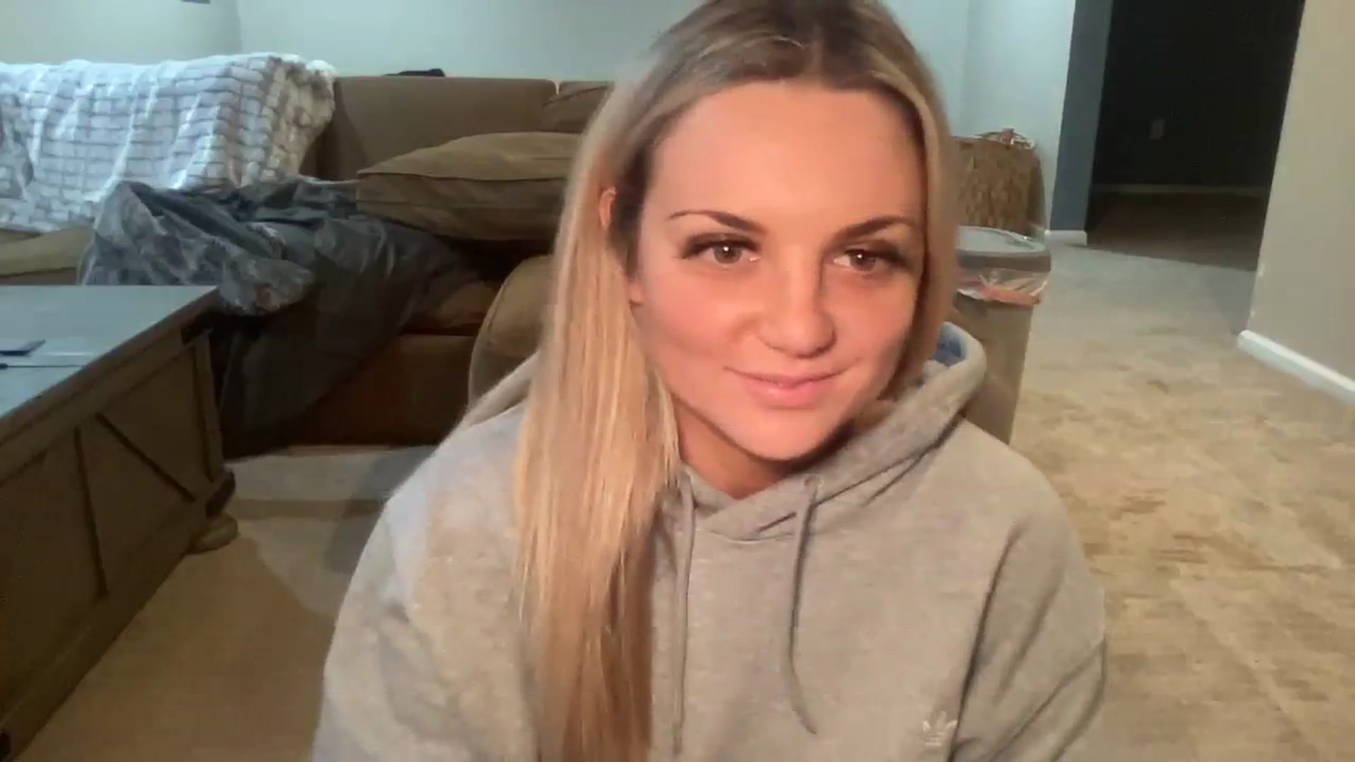 Gallery image thumbnail from Hayleebaby's myfreecams stream on, 01/06/2024, 07:50 image 19 of 20