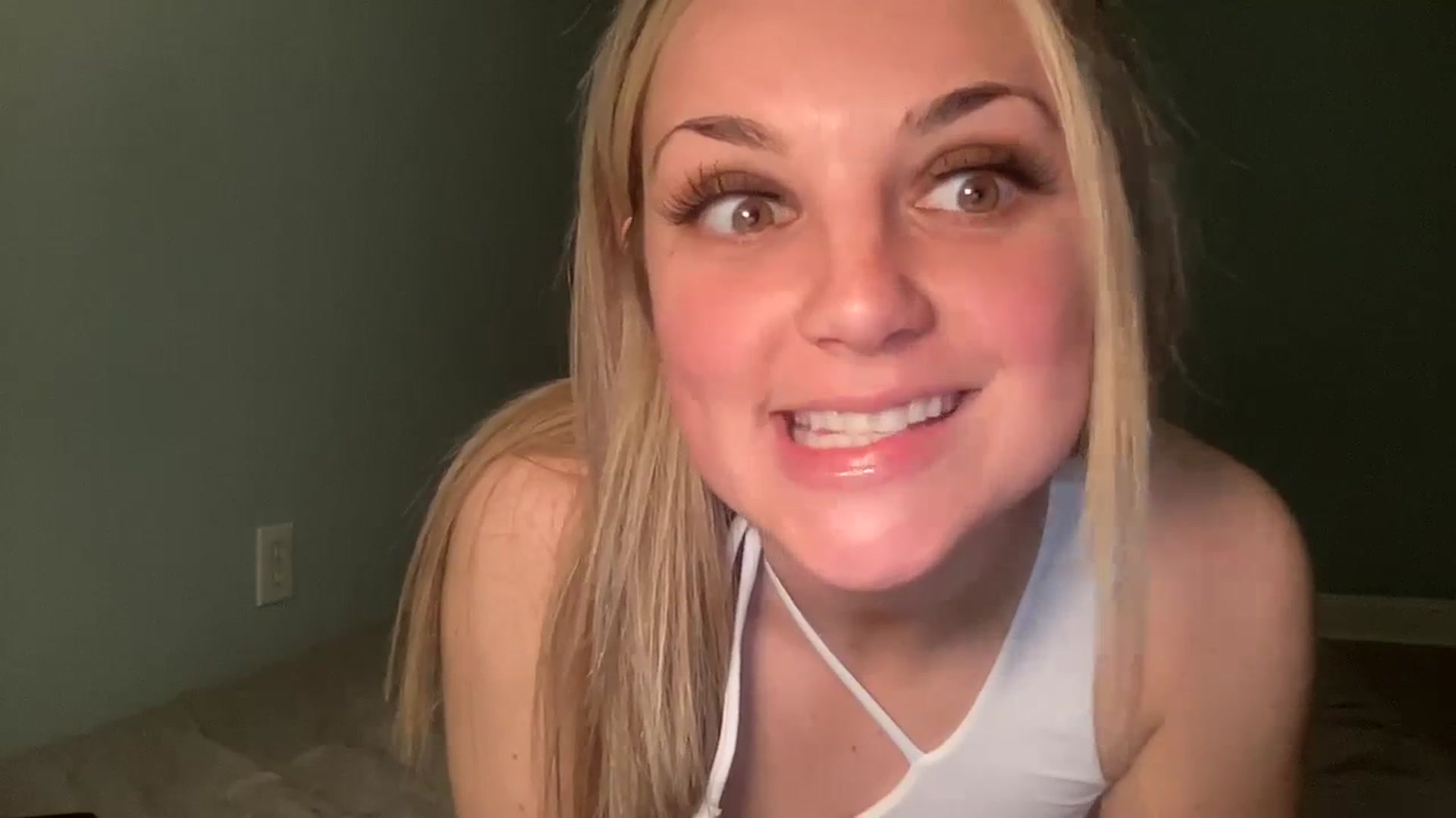Gallery image thumbnail from Hayleebaby's myfreecams stream on, 02/08/2024, 23:52 image 6 of 20