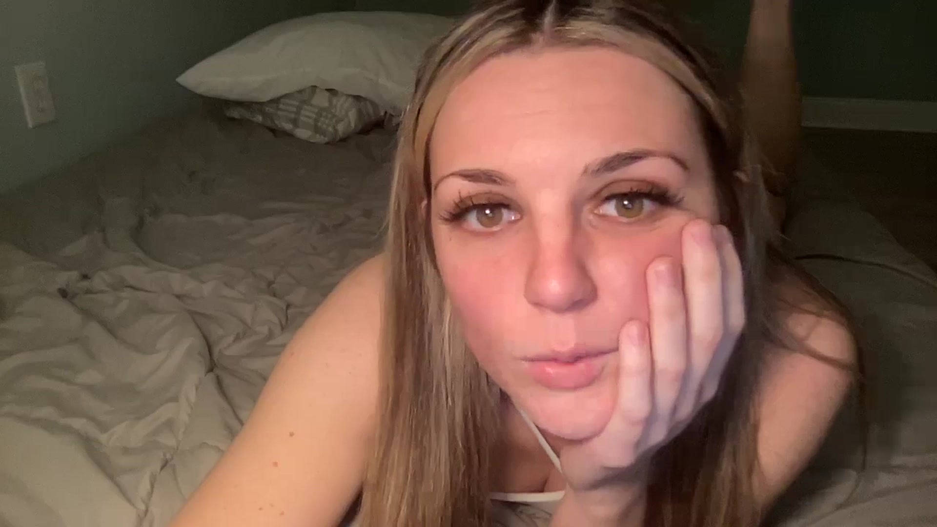 Gallery image thumbnail from Hayleebaby's myfreecams stream on, 02/08/2024, 23:52 image 4 of 20