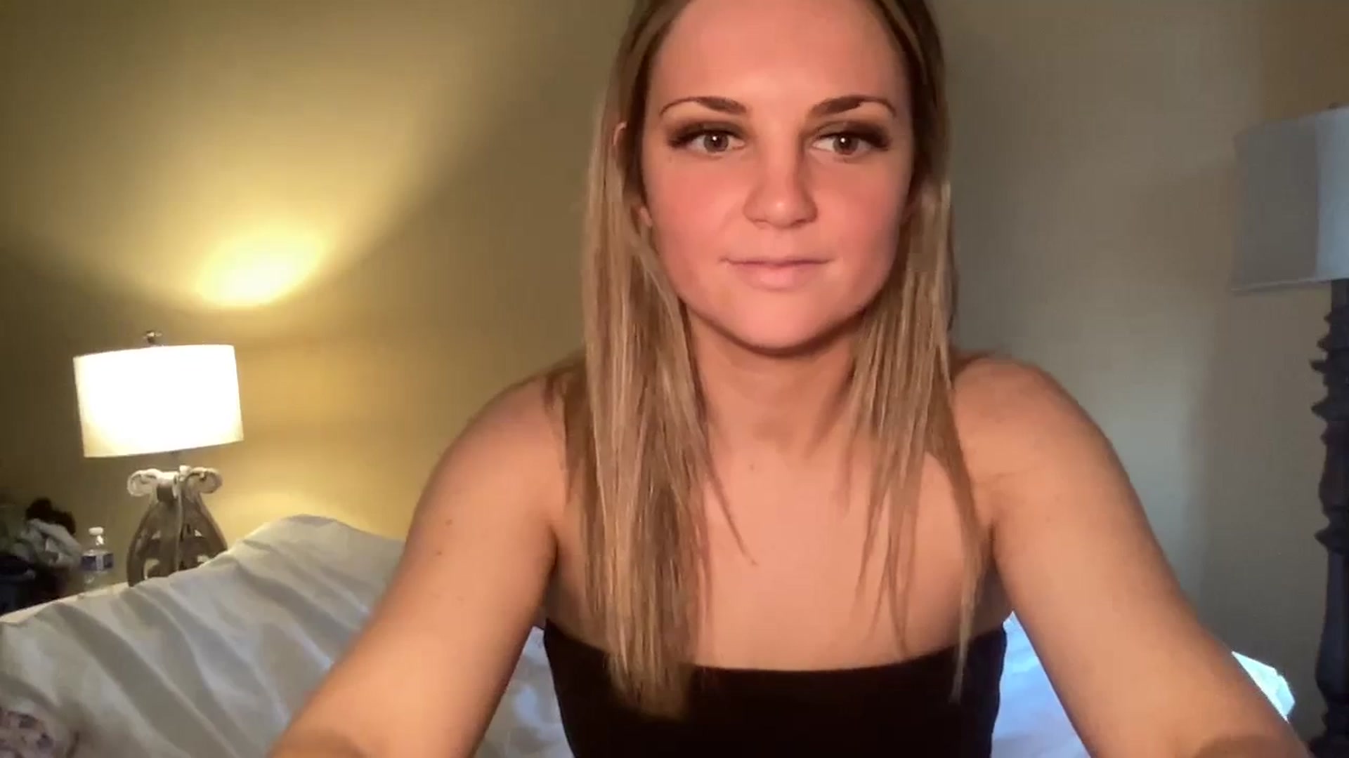 Gallery image thumbnail from Hayleebaby's myfreecams stream on, 03/07/2024, 17:48 image 9 of 20