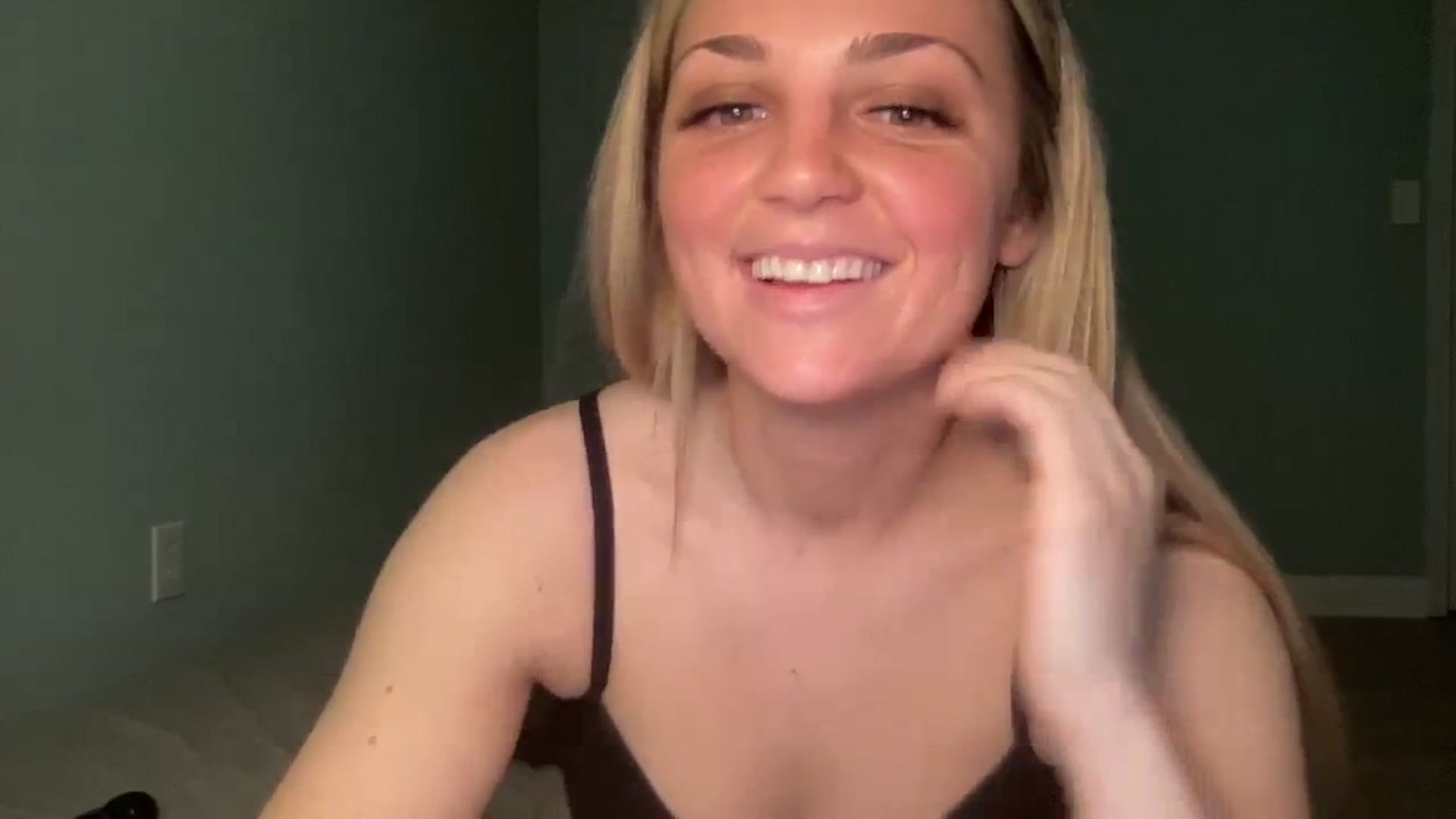 Gallery image thumbnail from Hayleebaby's myfreecams stream on, 03/15/2024, 22:38 image 19 of 20