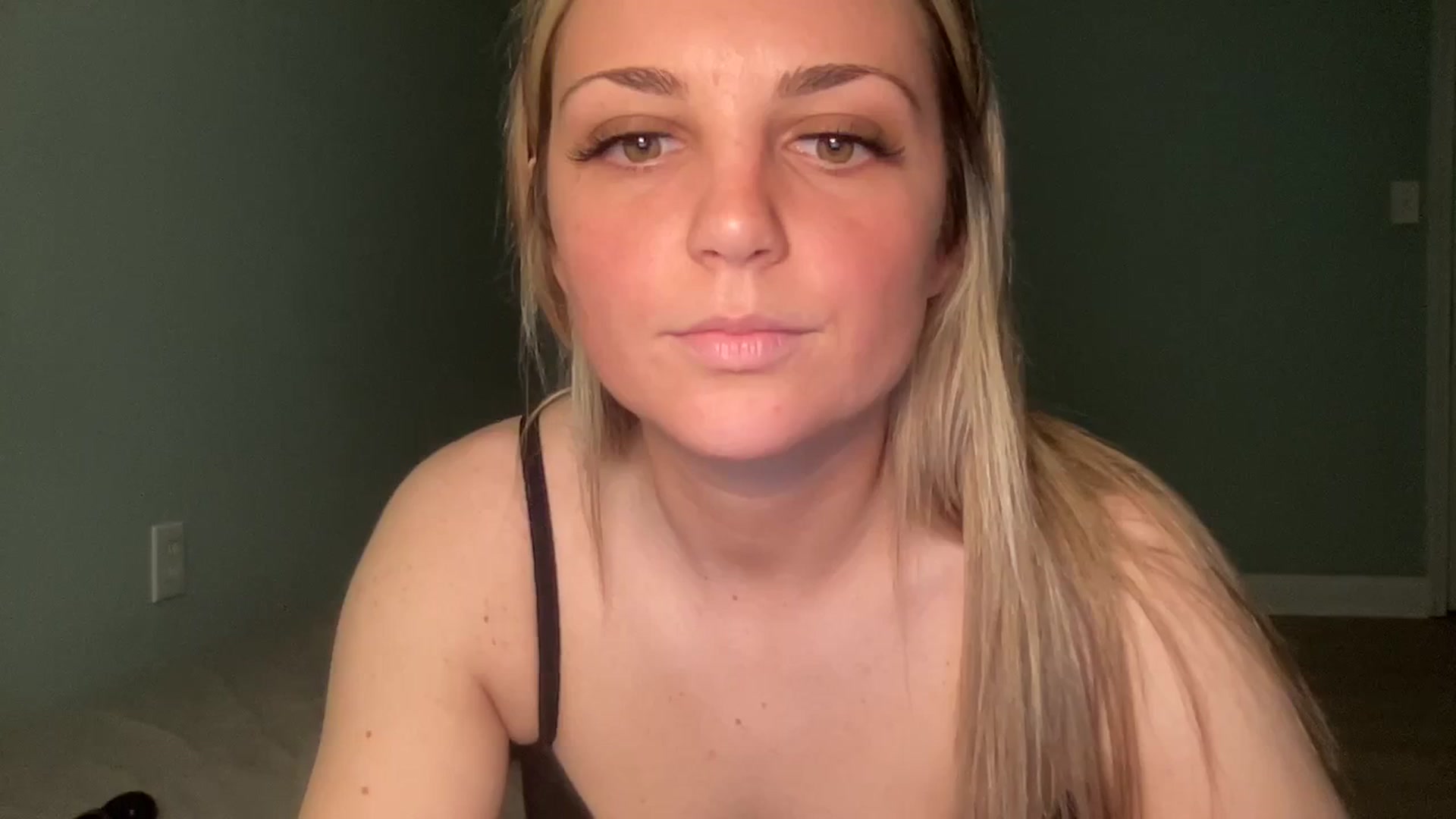 Gallery image thumbnail from Hayleebaby's myfreecams stream on, 03/15/2024, 22:38 image 17 of 20