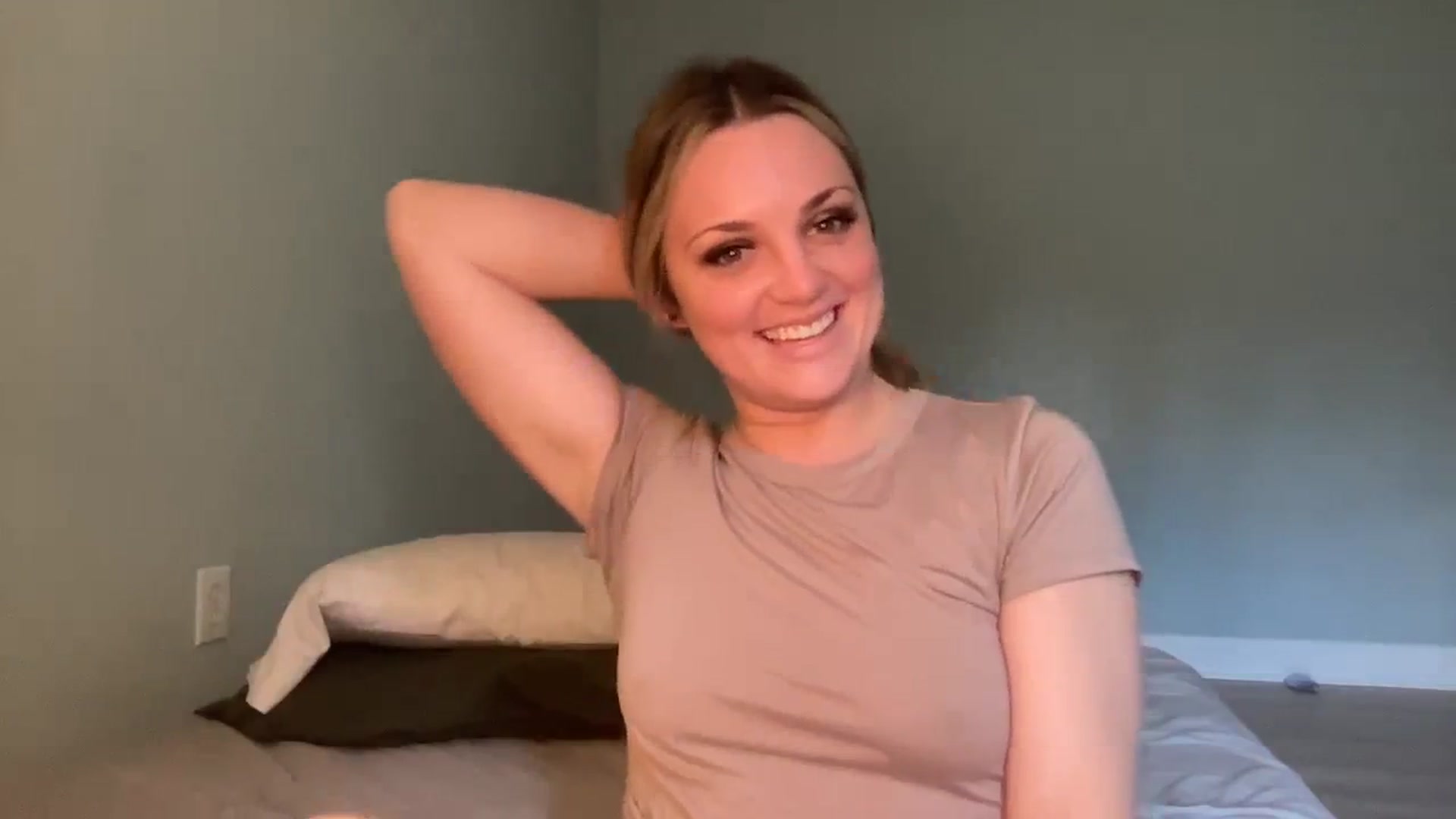 Gallery image thumbnail from Hayleebaby's myfreecams stream on, 03/18/2024, 20:16 image 17 of 20