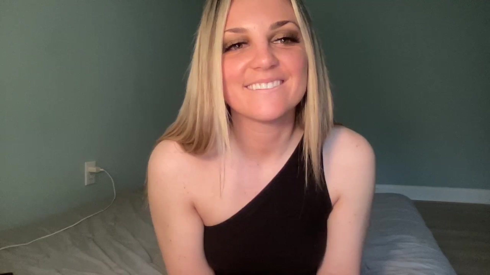 Gallery image thumbnail from Hayleebaby's myfreecams stream on, 03/22/2024, 18:47 image 20 of 20