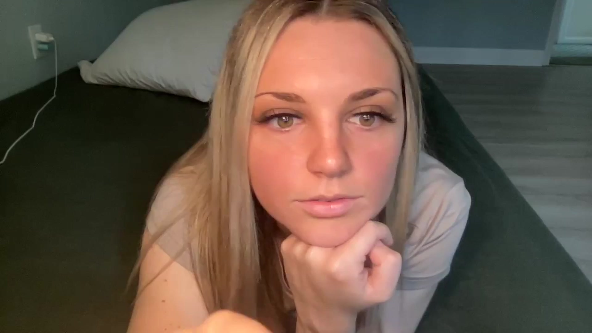 Gallery image thumbnail from Hayleebaby's myfreecams stream on, 04/11/2024, 17:04 image 9 of 20