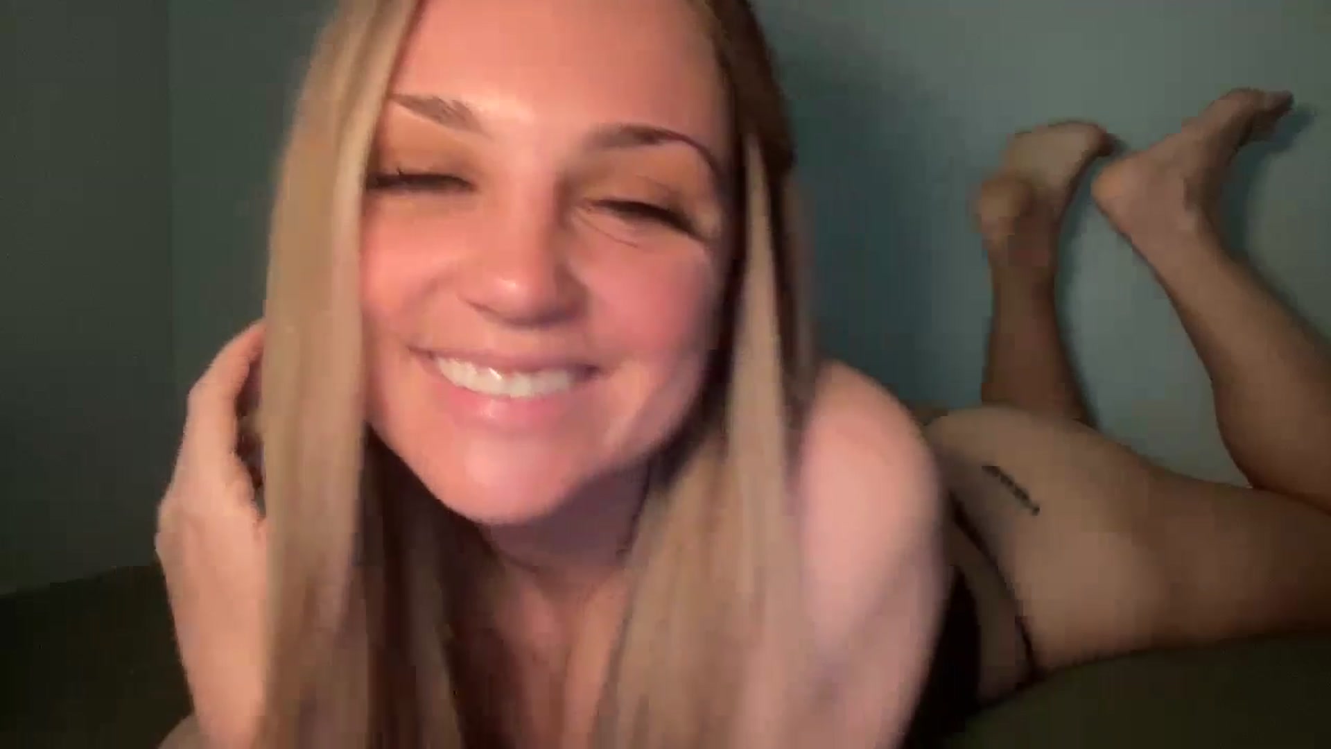 Gallery image thumbnail from Hayleebaby's myfreecams stream on, 04/22/2024, 17:32 image 8 of 20