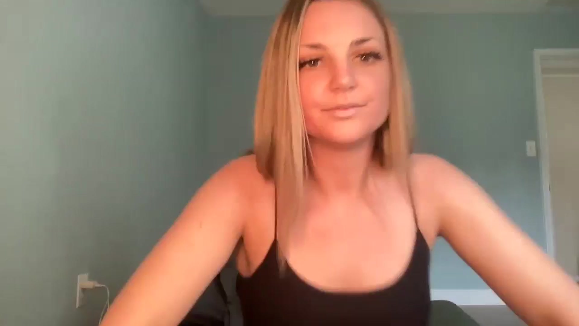 Gallery image thumbnail from Hayleebaby's myfreecams stream on, 05/15/2024, 16:49 image 1 of 20