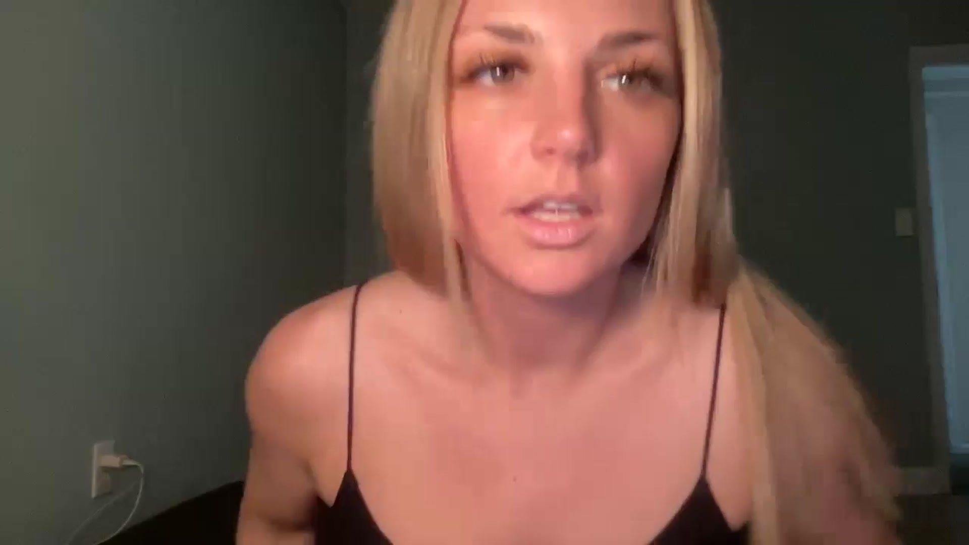 Gallery image thumbnail from Hayleebaby's myfreecams stream on, 05/15/2024, 18:29 image 14 of 20