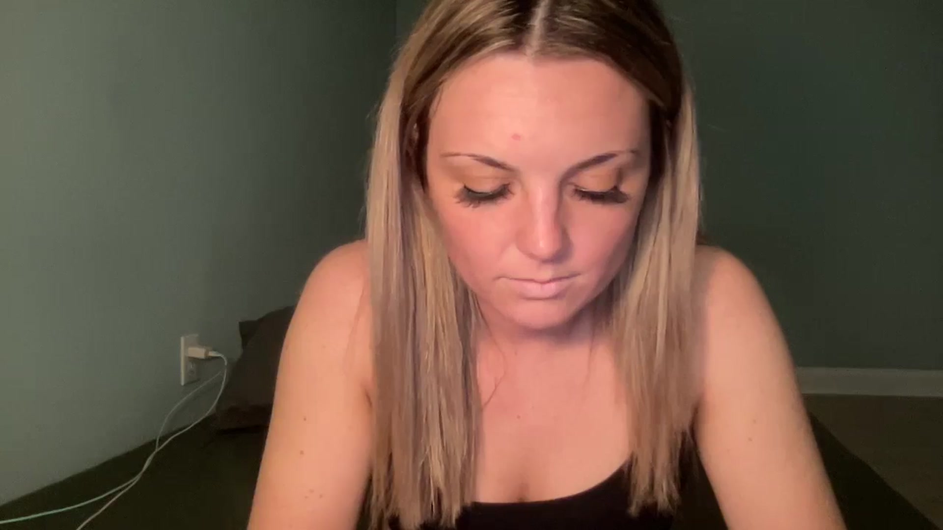 Gallery image thumbnail from Hayleebaby's myfreecams stream on, 05/15/2024, 19:06 image 17 of 20