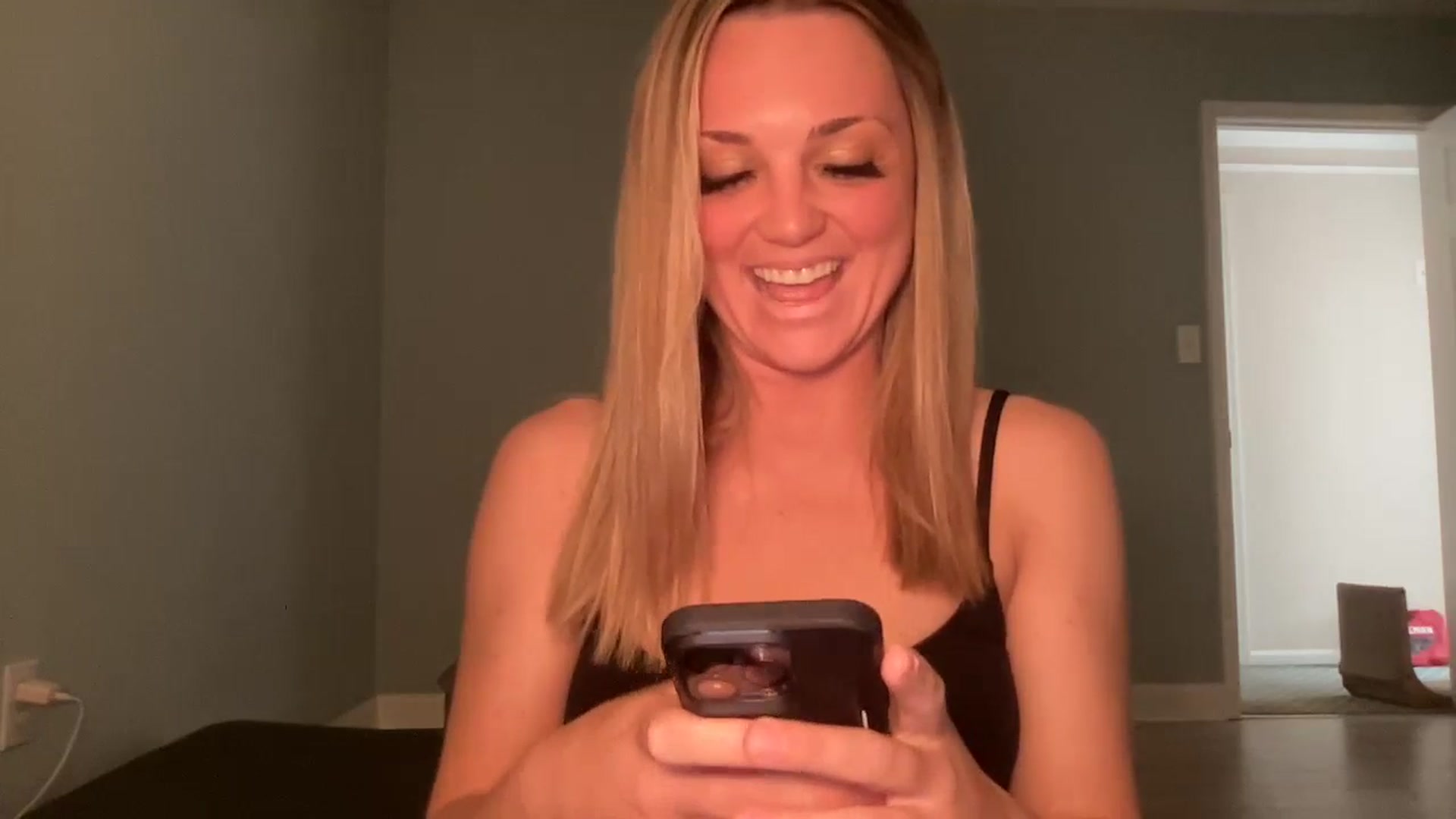 Gallery image thumbnail from Hayleebaby's myfreecams stream on, 05/29/2024, 19:41 image 8 of 20