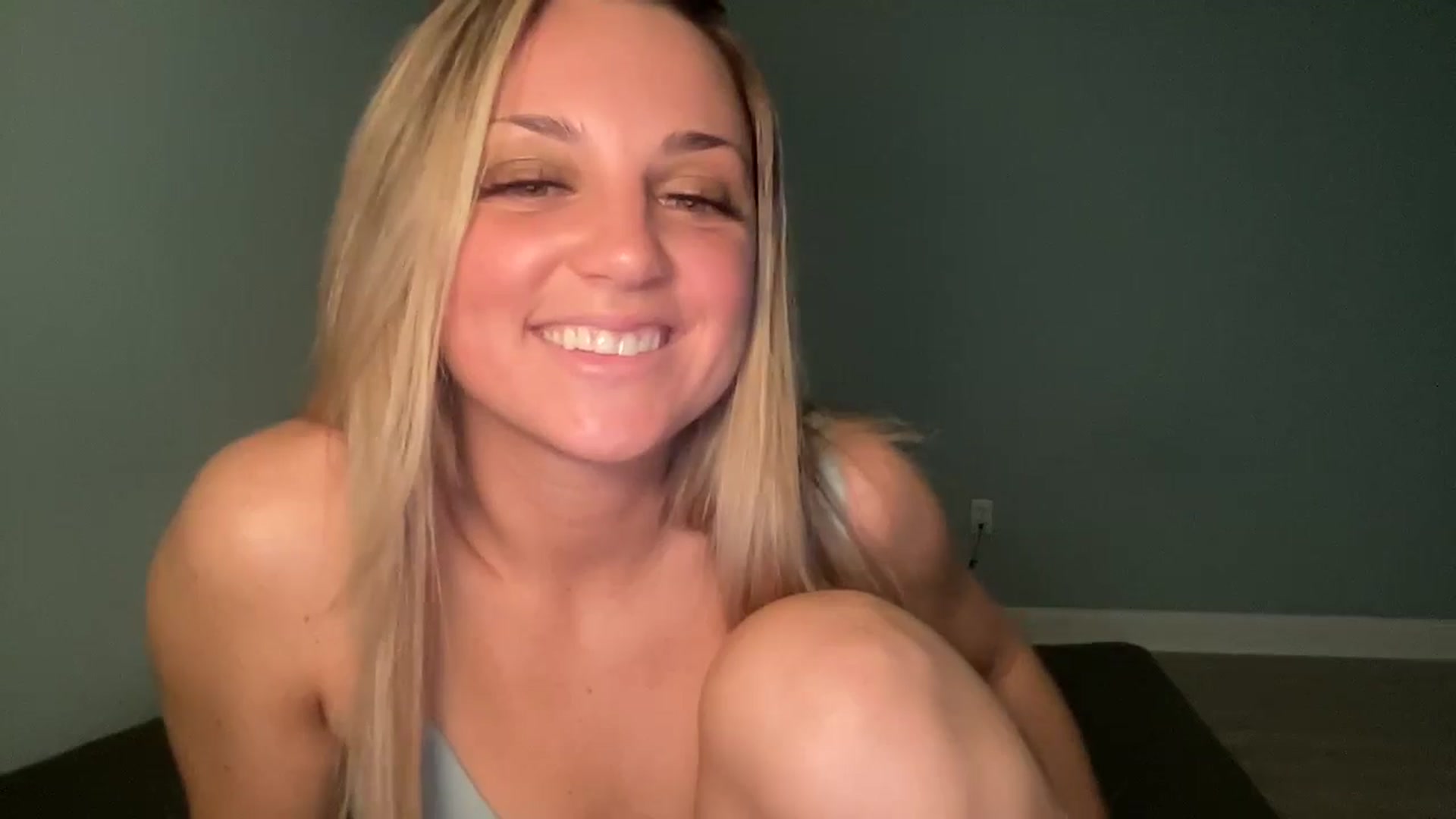 Gallery image thumbnail from Hayleebaby's myfreecams stream on, 06/24/2024, 16:27 image 8 of 20