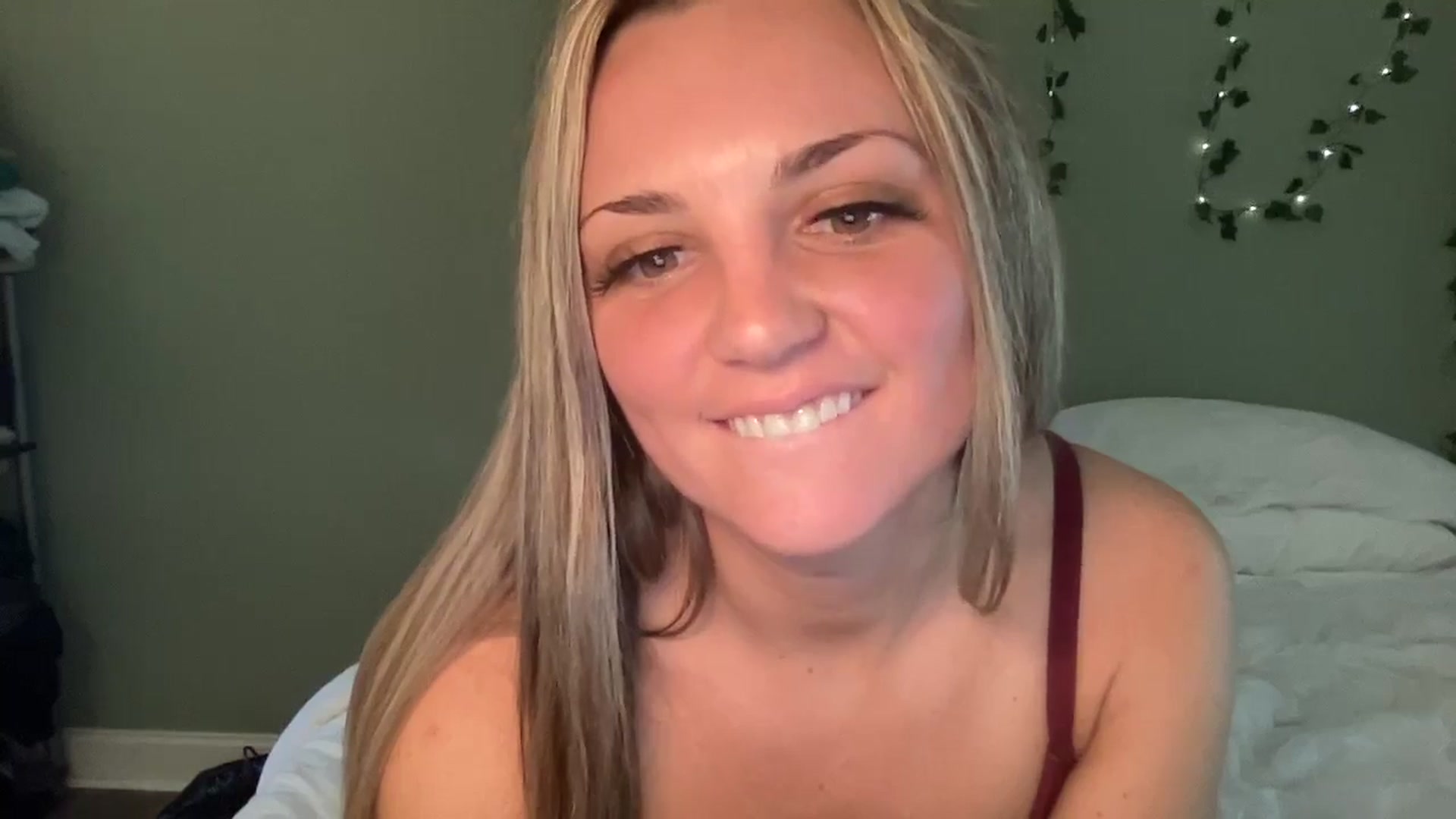 Gallery image thumbnail from Hayleebaby's myfreecams stream on, 08/20/2024, 19:00 image 9 of 20