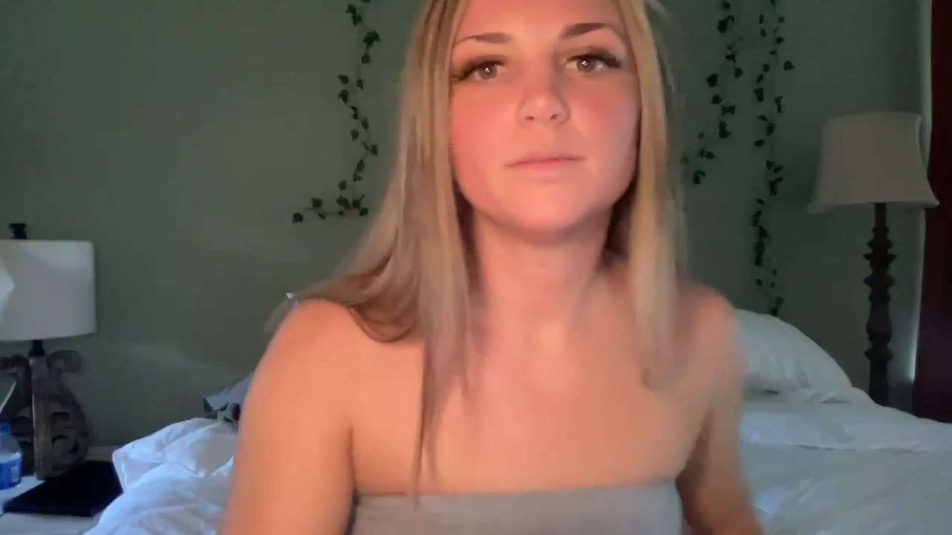 Gallery image thumbnail from Hayleebaby's myfreecams stream on, 08/22/2024, 18:41 image 3 of 20