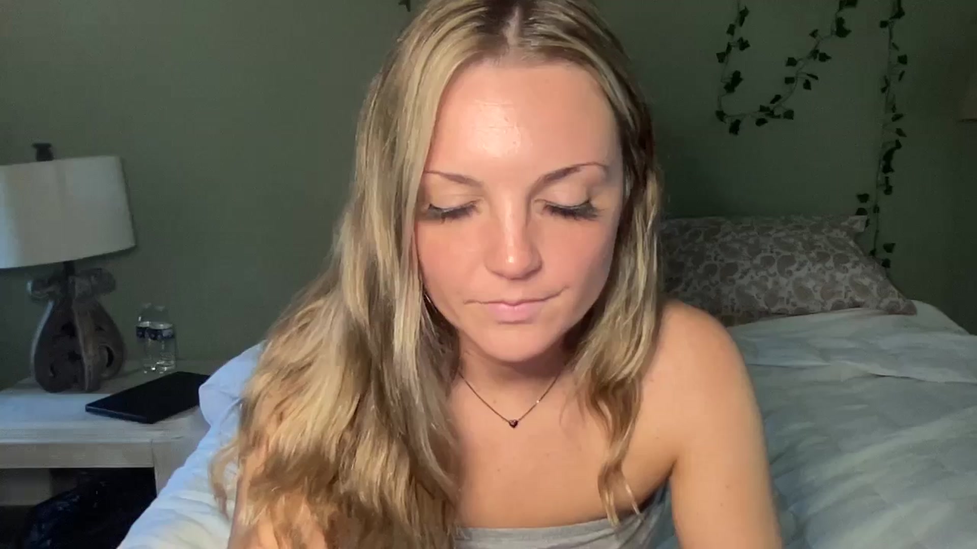 Gallery image thumbnail from Hayleebaby's myfreecams stream on, 09/09/2024, 18:25 image 16 of 20