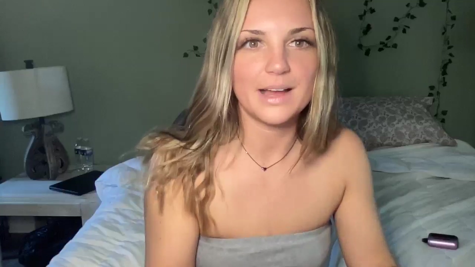 Gallery image thumbnail from Hayleebaby's myfreecams stream on, 09/09/2024, 19:17 image 7 of 20