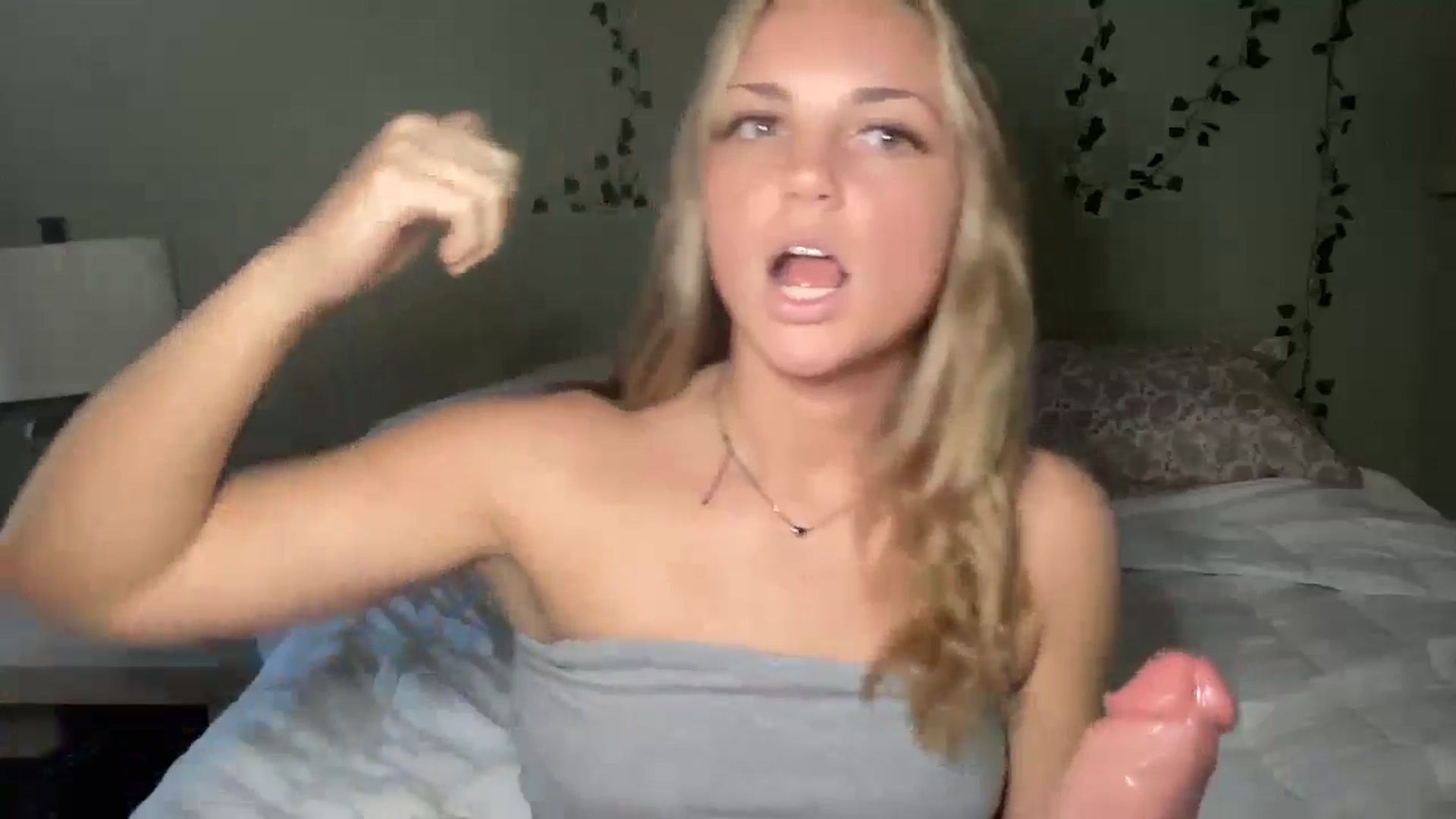 Gallery image thumbnail from Hayleebaby's myfreecams stream on, 09/09/2024, 21:08 image 17 of 20