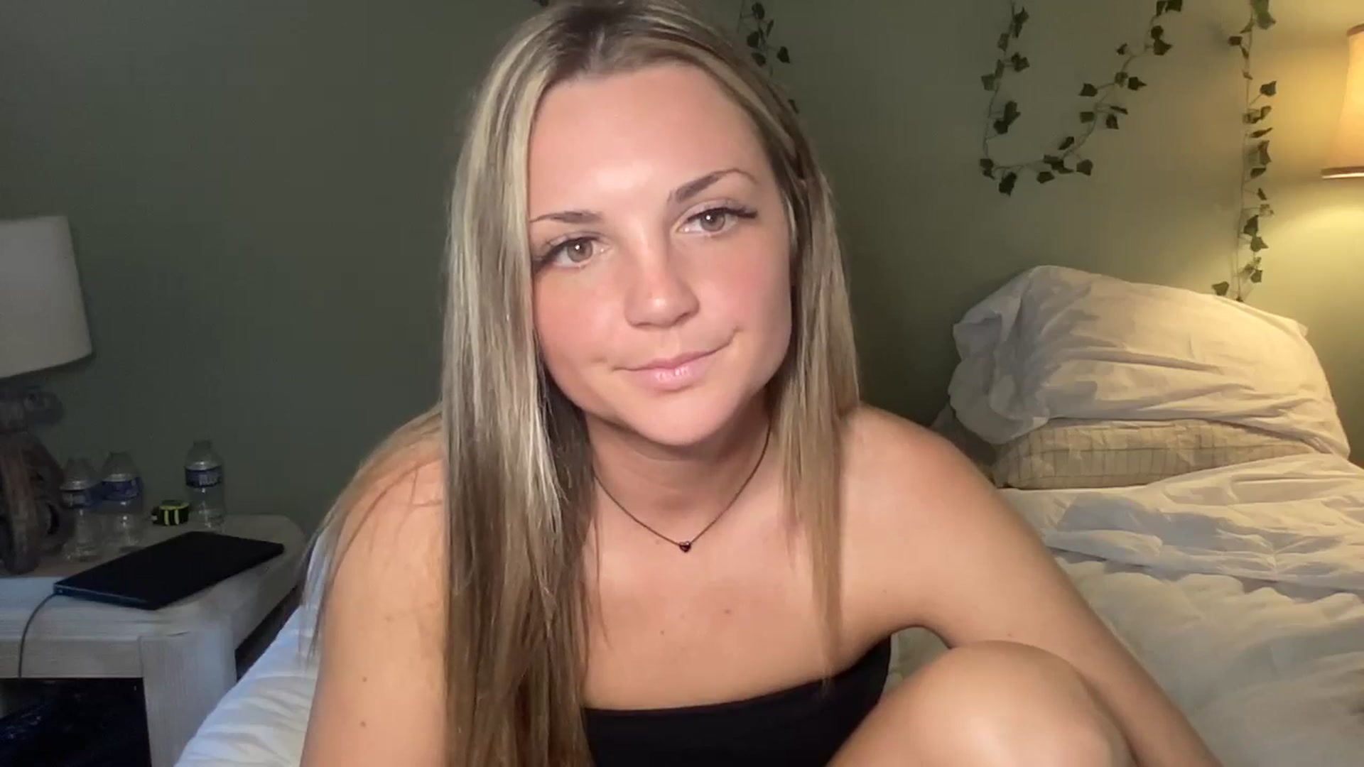 Gallery image thumbnail from Hayleebaby's myfreecams stream on, 09/15/2024, 20:35 image 5 of 20