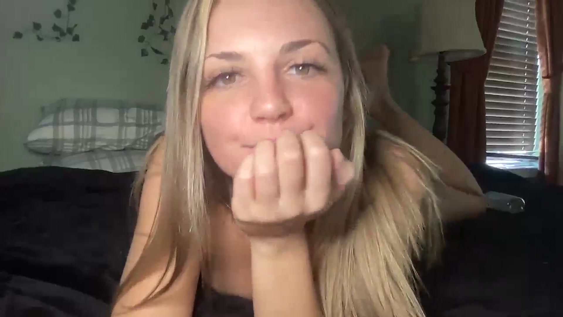 Gallery image thumbnail from Hayleebaby's myfreecams stream on, 10/03/2024, 19:41 image 5 of 20