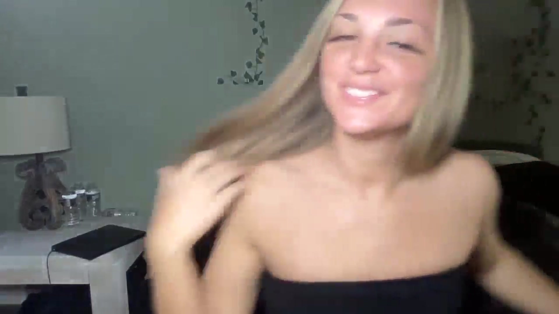 Gallery image thumbnail from Hayleebaby's myfreecams stream on, 10/18/2024, 16:33 image 5 of 20
