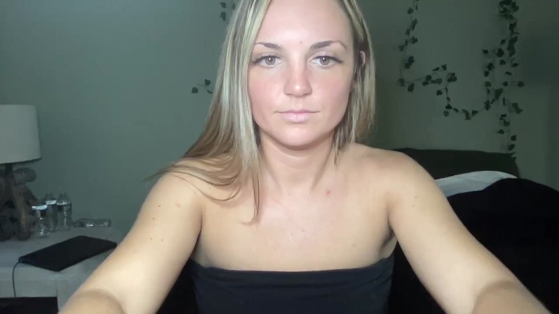 Gallery image thumbnail from Hayleebaby's myfreecams stream on, 10/18/2024, 19:18 image 11 of 20
