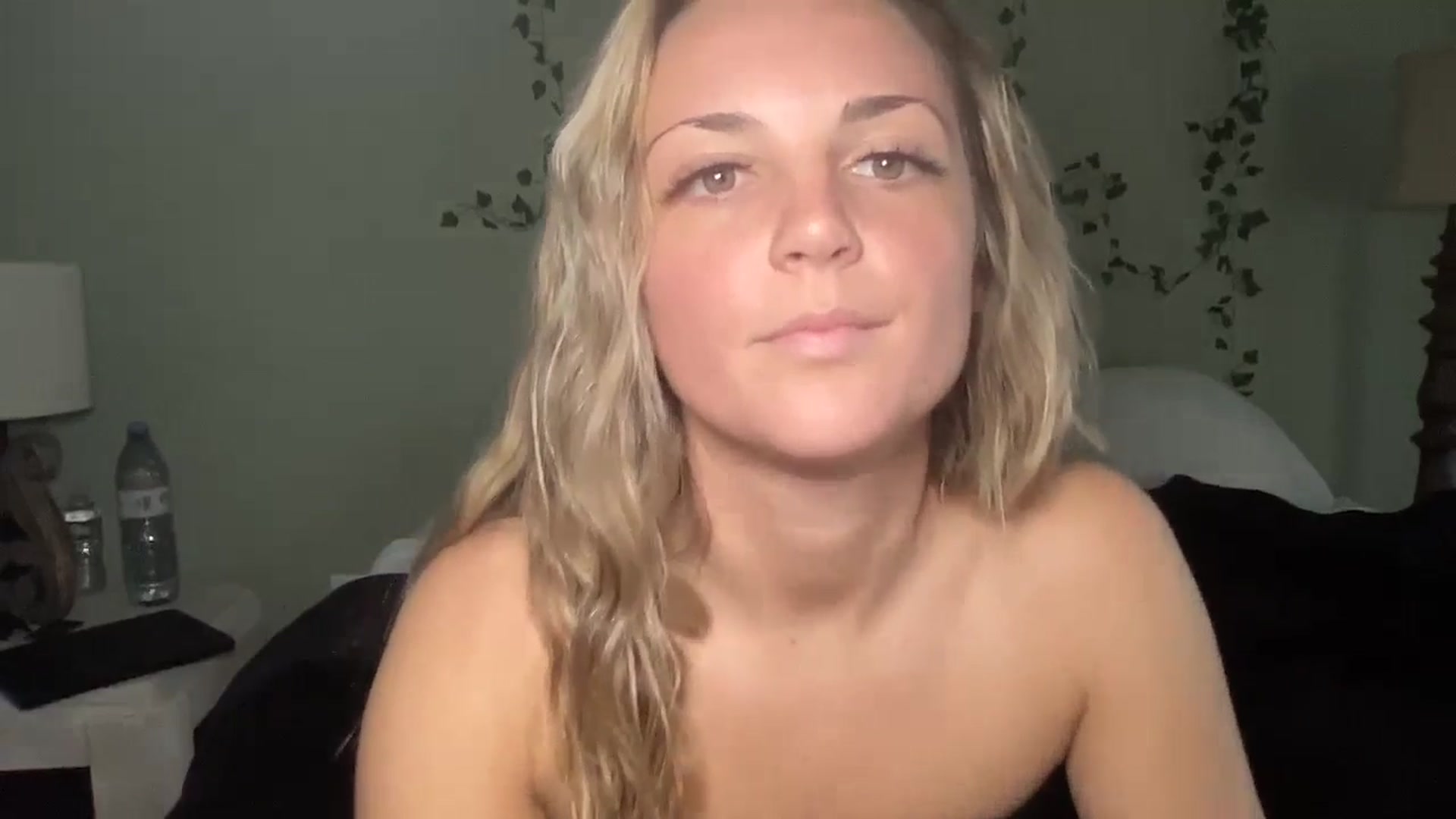 Gallery image thumbnail from Hayleebaby's myfreecams stream on, 10/24/2024, 19:34 image 9 of 20