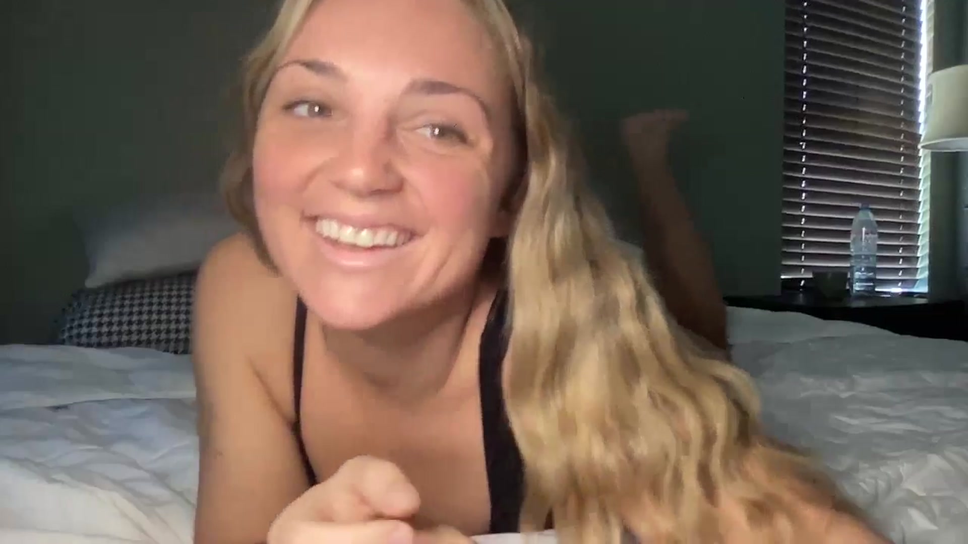 Gallery image thumbnail from Hayleebaby's myfreecams stream on, 11/08/2024, 17:42 image 9 of 20