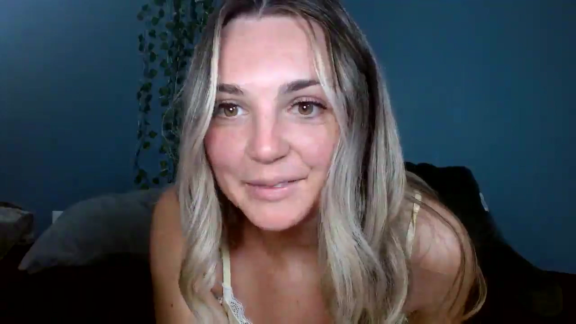 Gallery image thumbnail from Hayleebaby's myfreecams stream on, 10/24/2025, 16:41 image 11 of 20