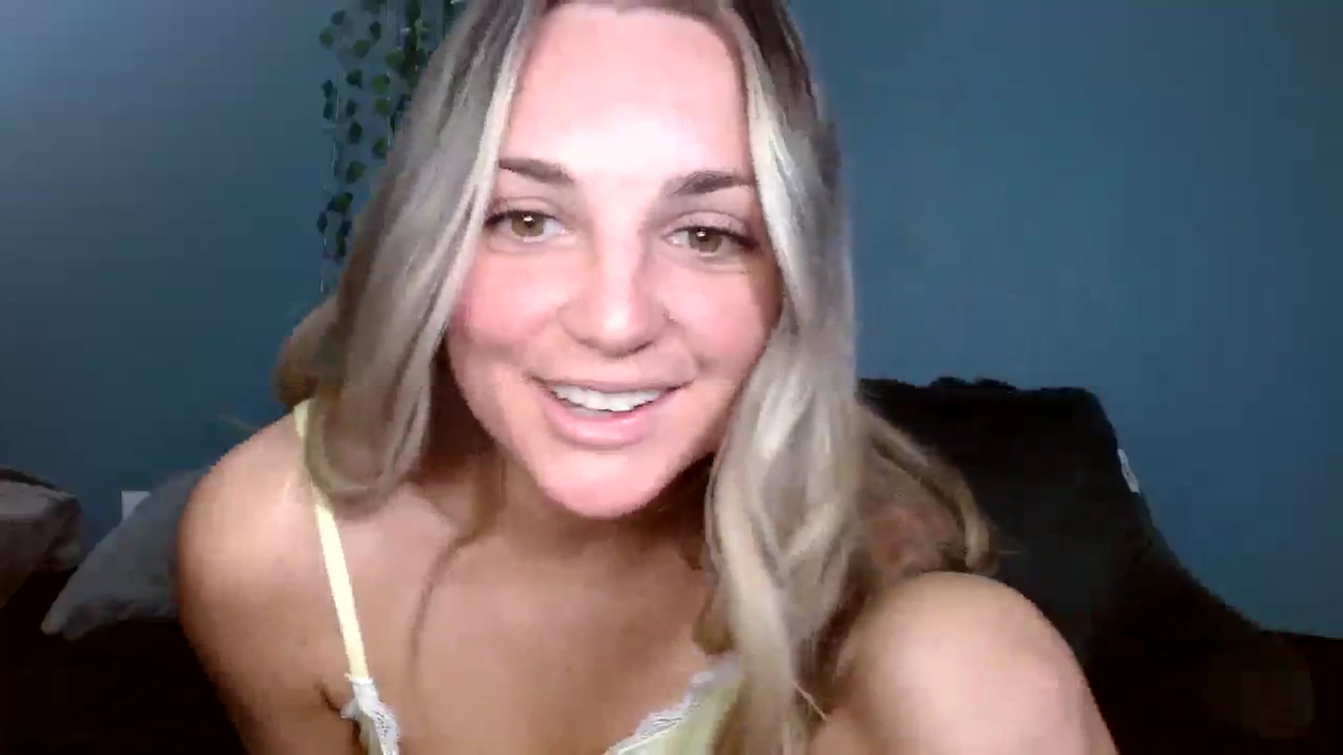 Gallery image thumbnail from Hayleebaby's myfreecams stream on, 10/24/2025, 16:41 image 2 of 20