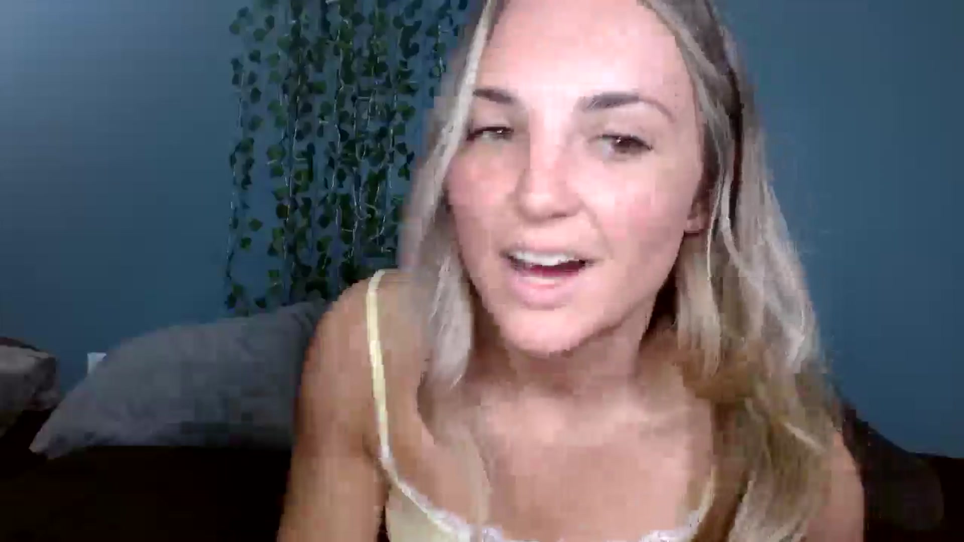 Gallery image thumbnail from Hayleebaby's myfreecams stream on, 10/24/2025, 16:41 image 6 of 20