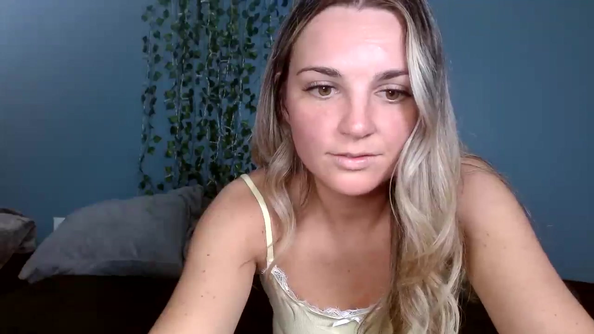 Gallery image thumbnail from Hayleebaby's myfreecams stream on, 10/24/2025, 16:41 image 8 of 20