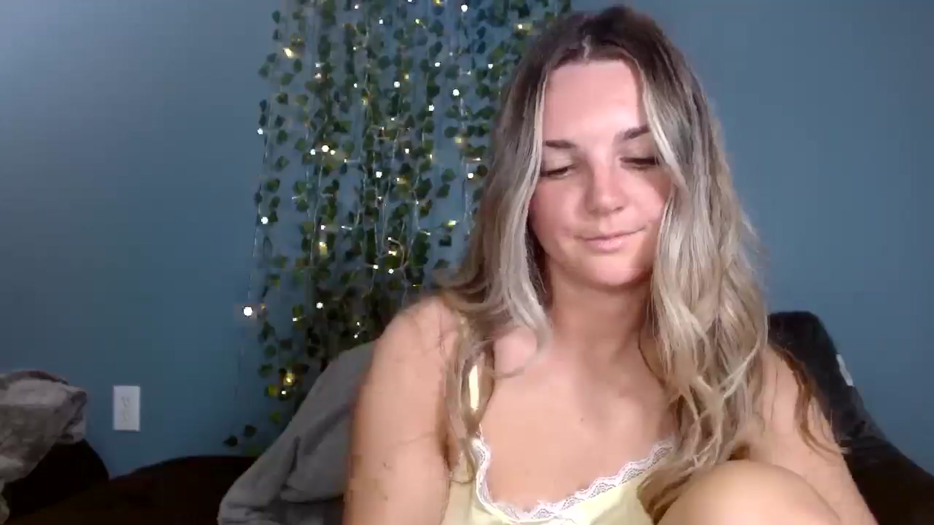 Gallery image thumbnail from Hayleebaby's myfreecams stream on, 10/24/2025, 17:05 image 4 of 20