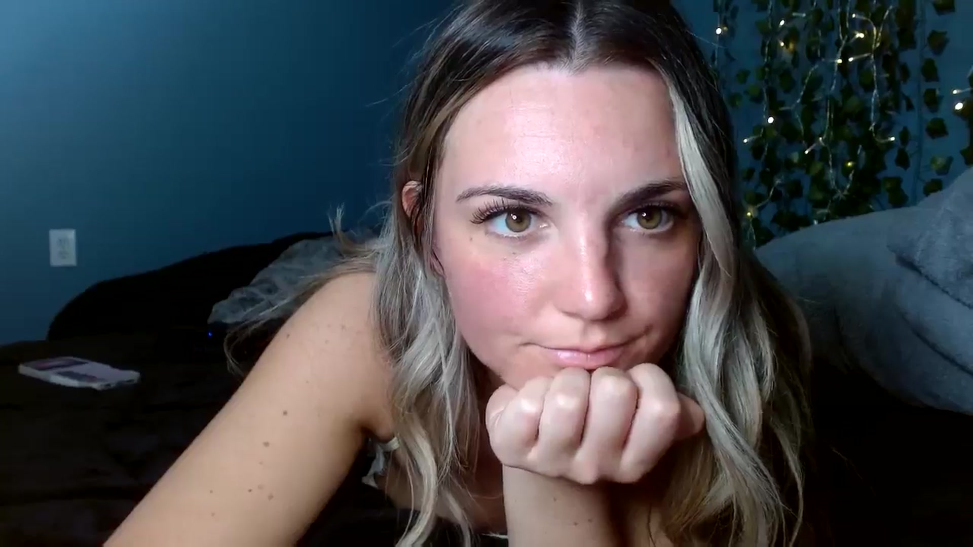 Gallery image thumbnail from Hayleebaby's myfreecams stream on, 10/24/2025, 17:05 image 17 of 20