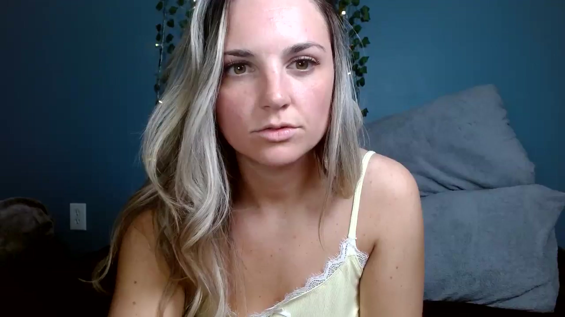 Gallery image thumbnail from Hayleebaby's myfreecams stream on, 10/24/2025, 17:54 image 15 of 20