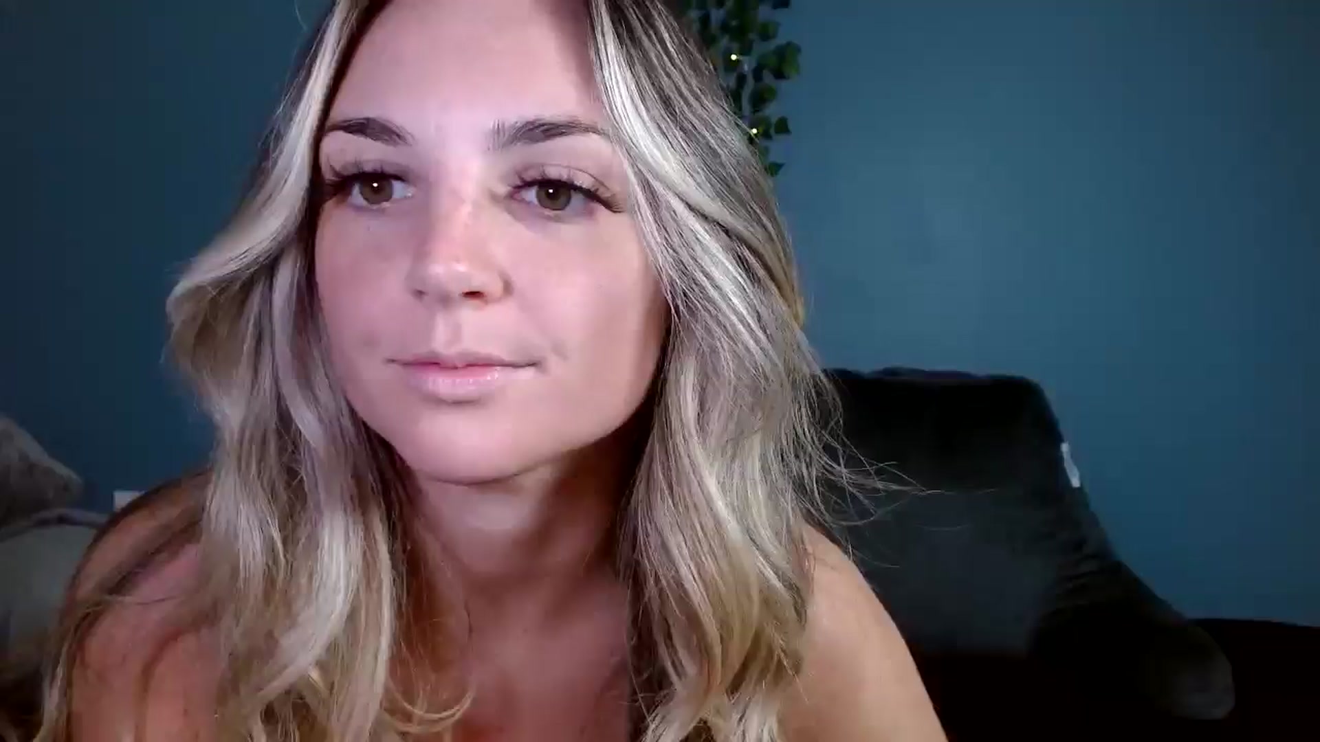Gallery image thumbnail from Hayleebaby's myfreecams stream on, 11/05/2025, 17:28 image 15 of 20