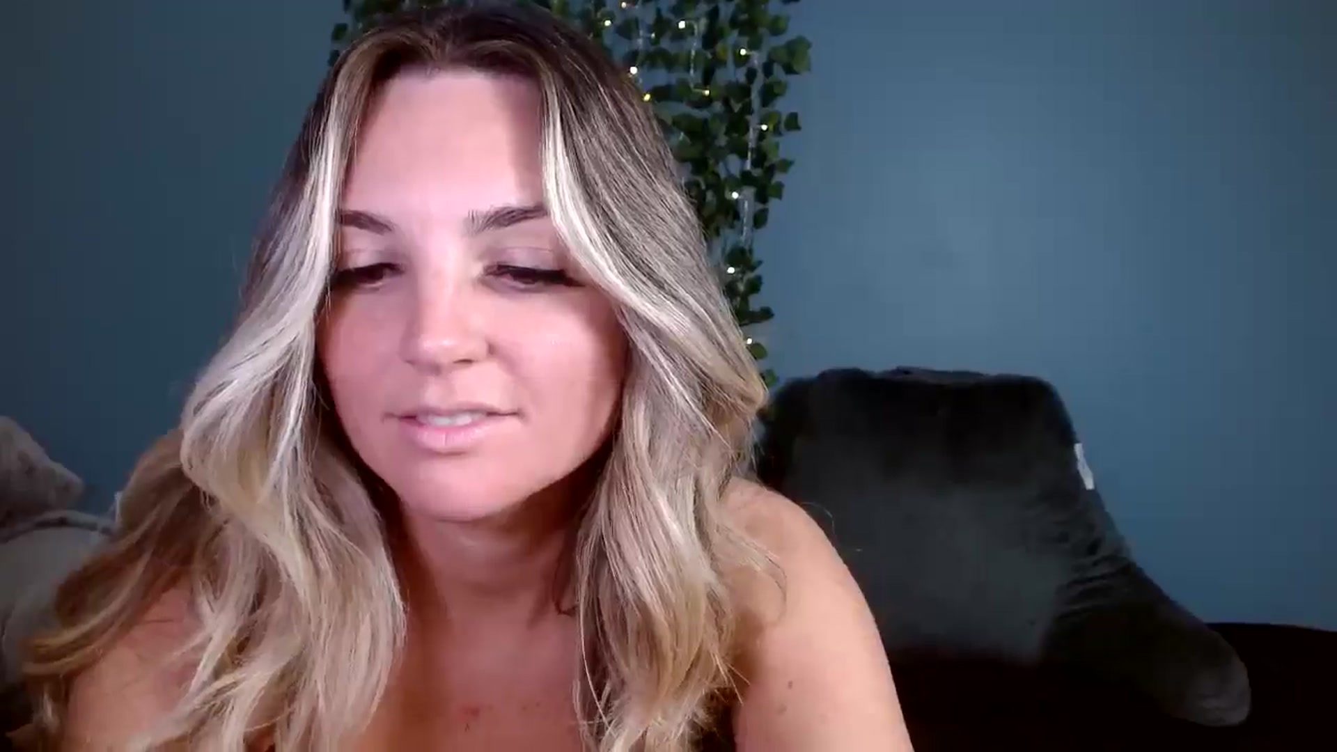 Gallery image thumbnail from Hayleebaby's myfreecams stream on, 11/05/2025, 17:28 image 17 of 20