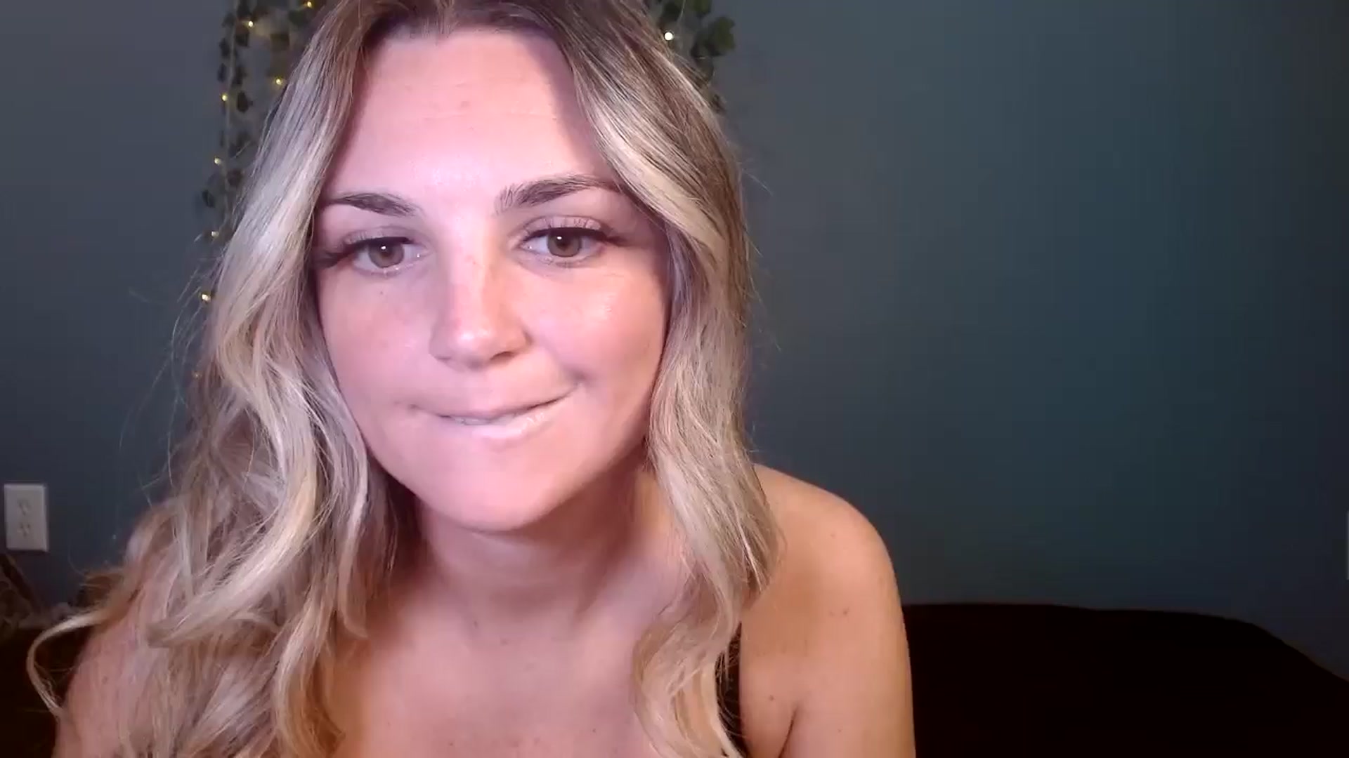 Gallery image thumbnail from Hayleebaby's myfreecams stream on, 11/10/2025, 17:59 image 1 of 20