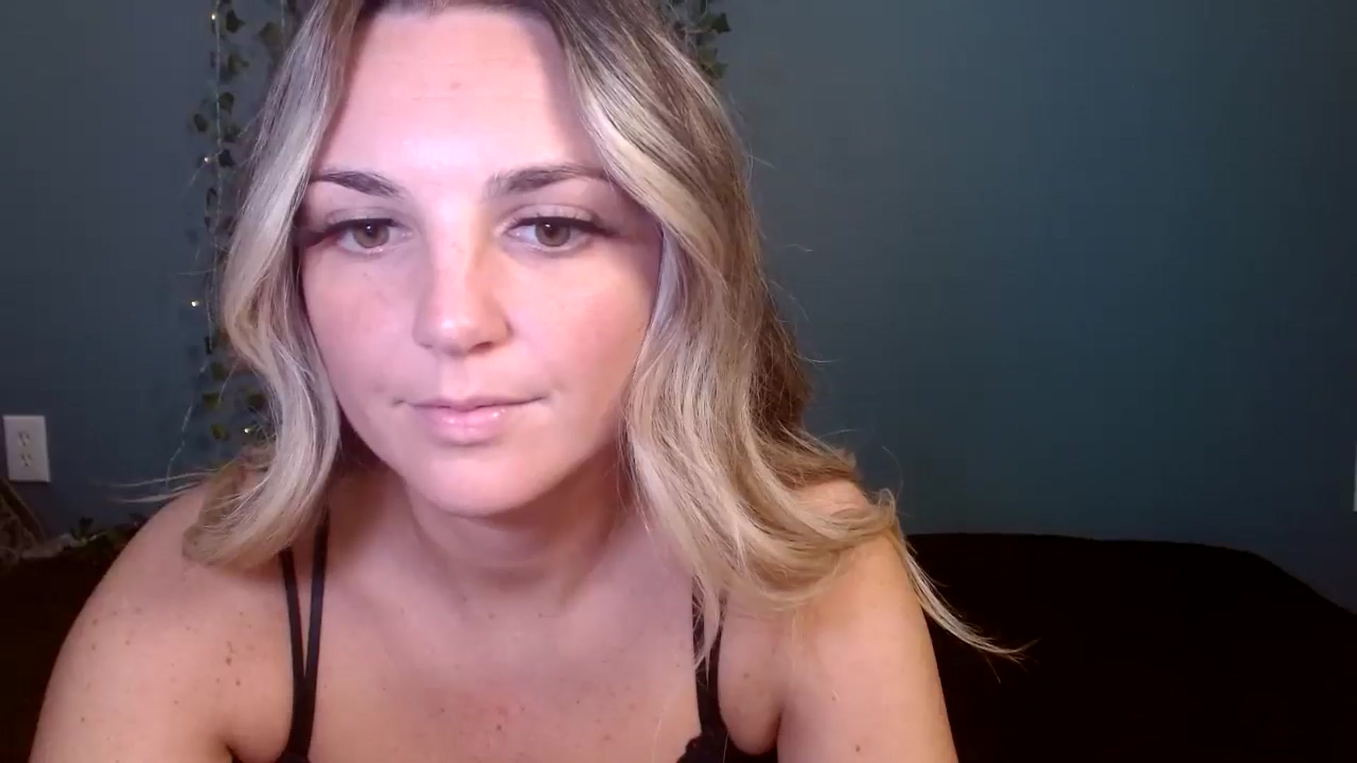 Gallery image thumbnail from Hayleebaby's myfreecams stream on, 11/10/2025, 17:59 image 5 of 20