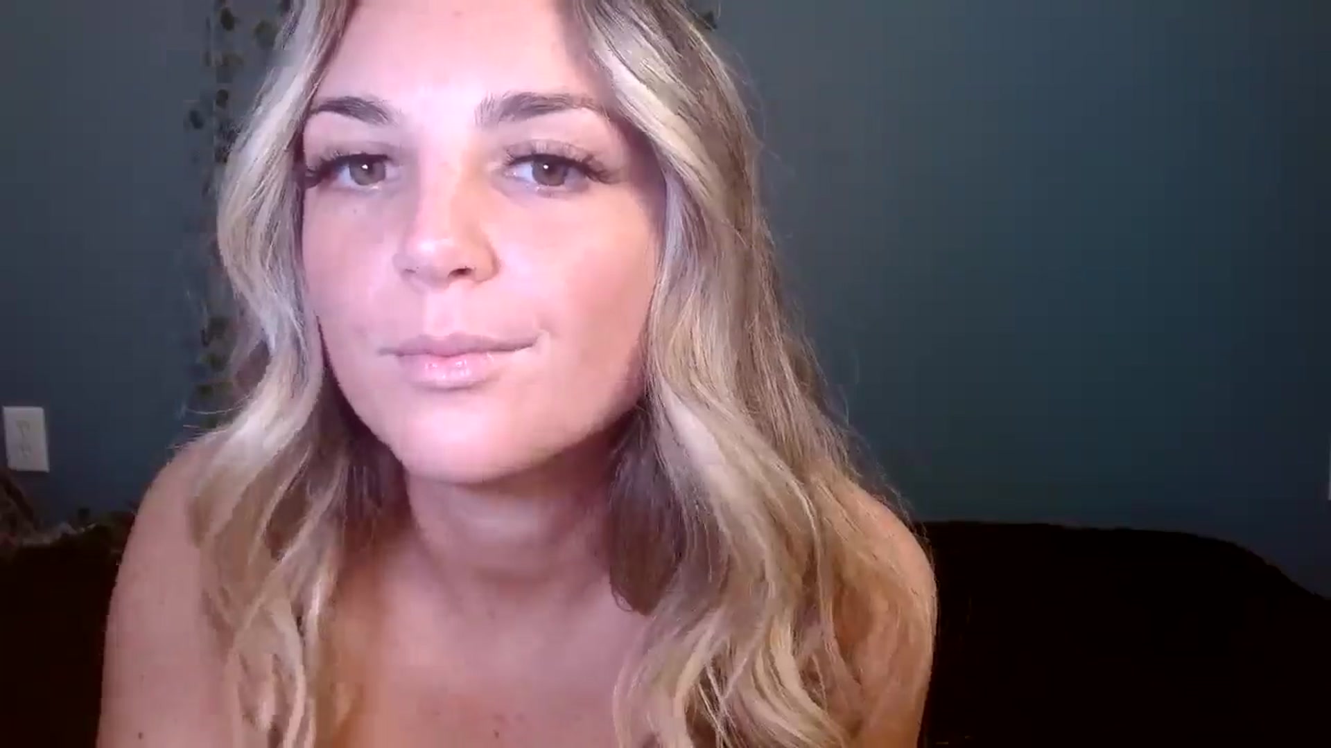 Gallery image thumbnail from Hayleebaby's myfreecams stream on, 11/10/2025, 17:59 image 4 of 20